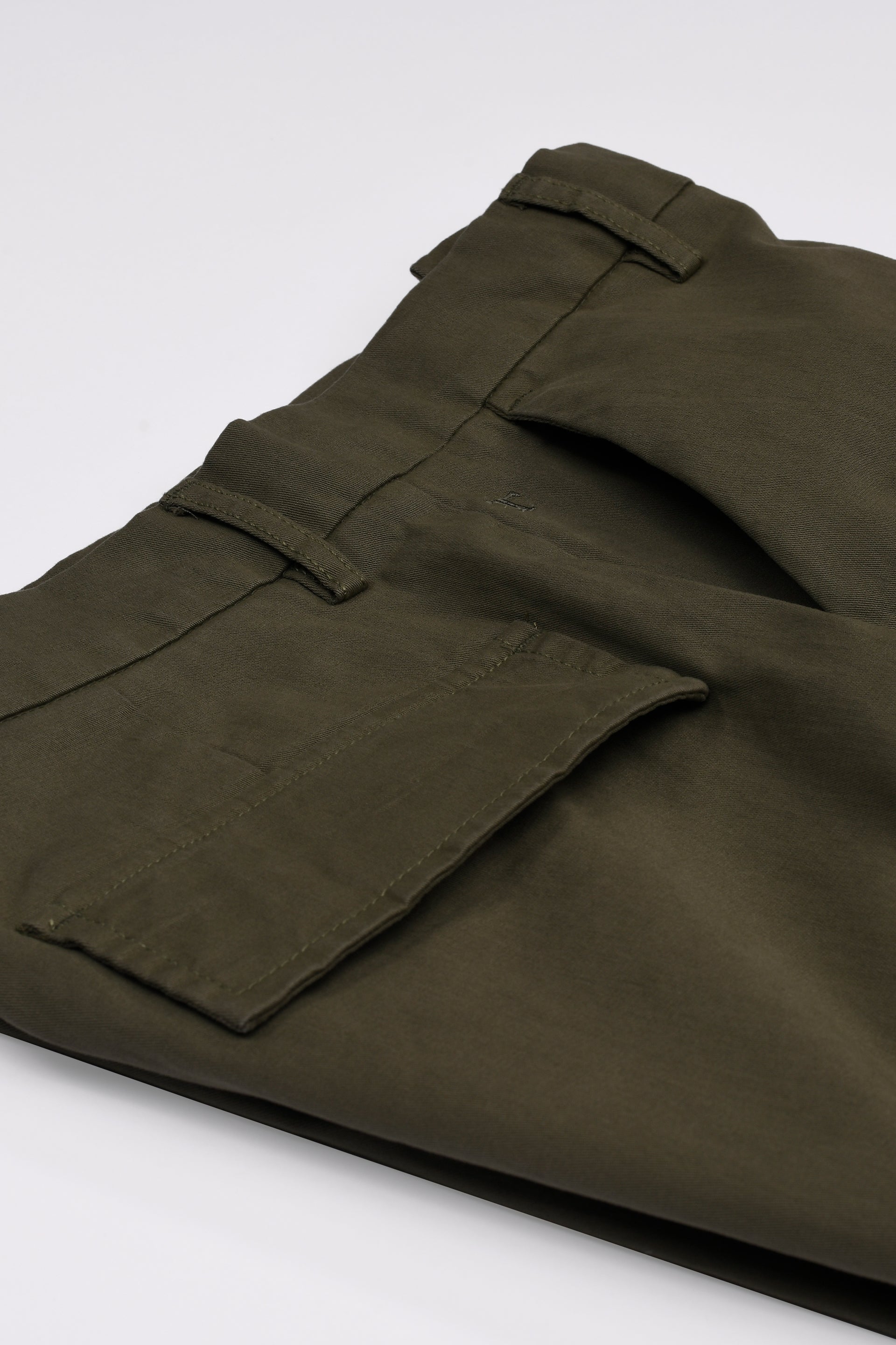 FINEST TWILL RELAXED CARGOS IN OLIVE