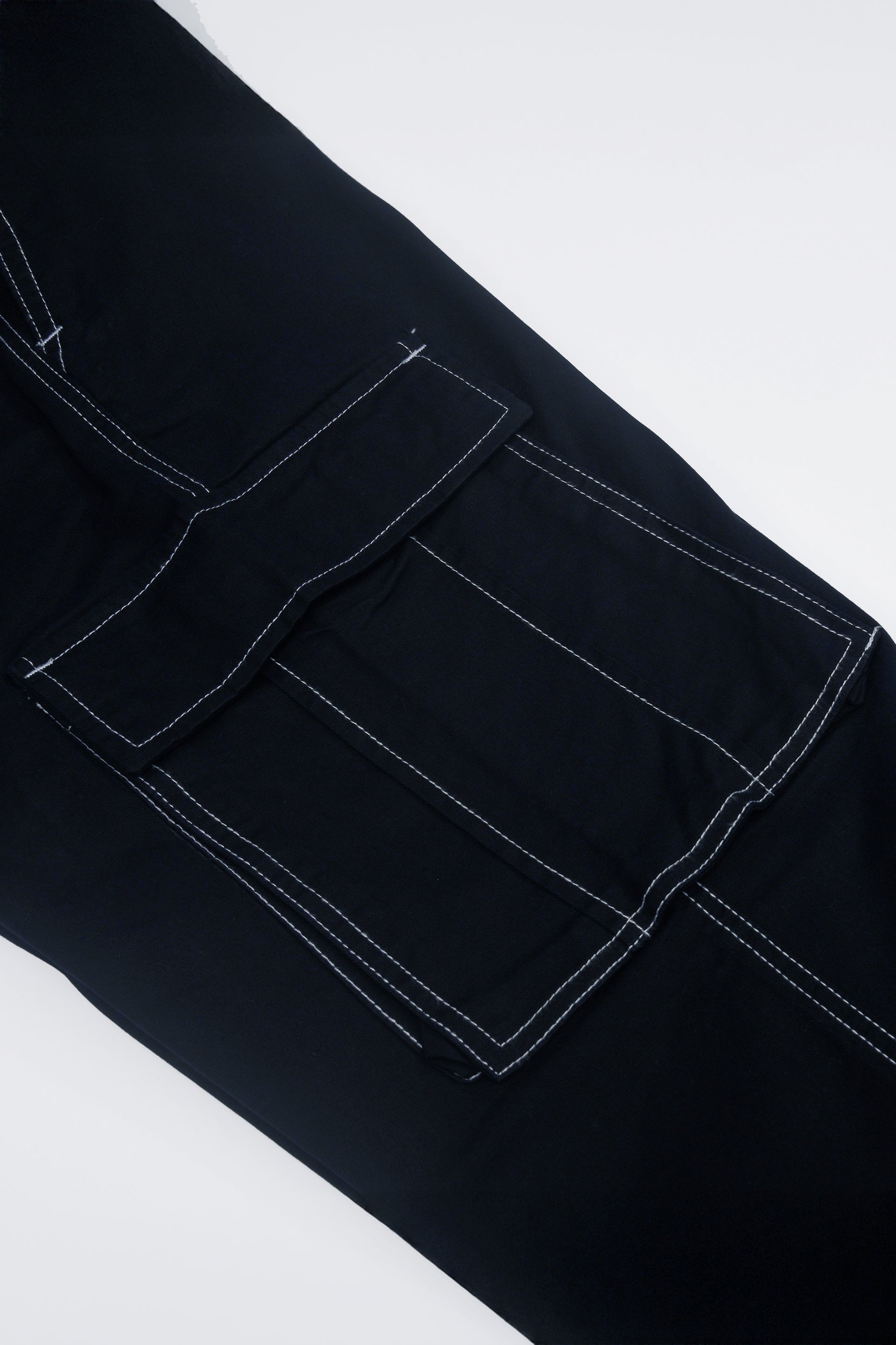 CONTRAST STITCH RELAXED CARGOS IN NAVY