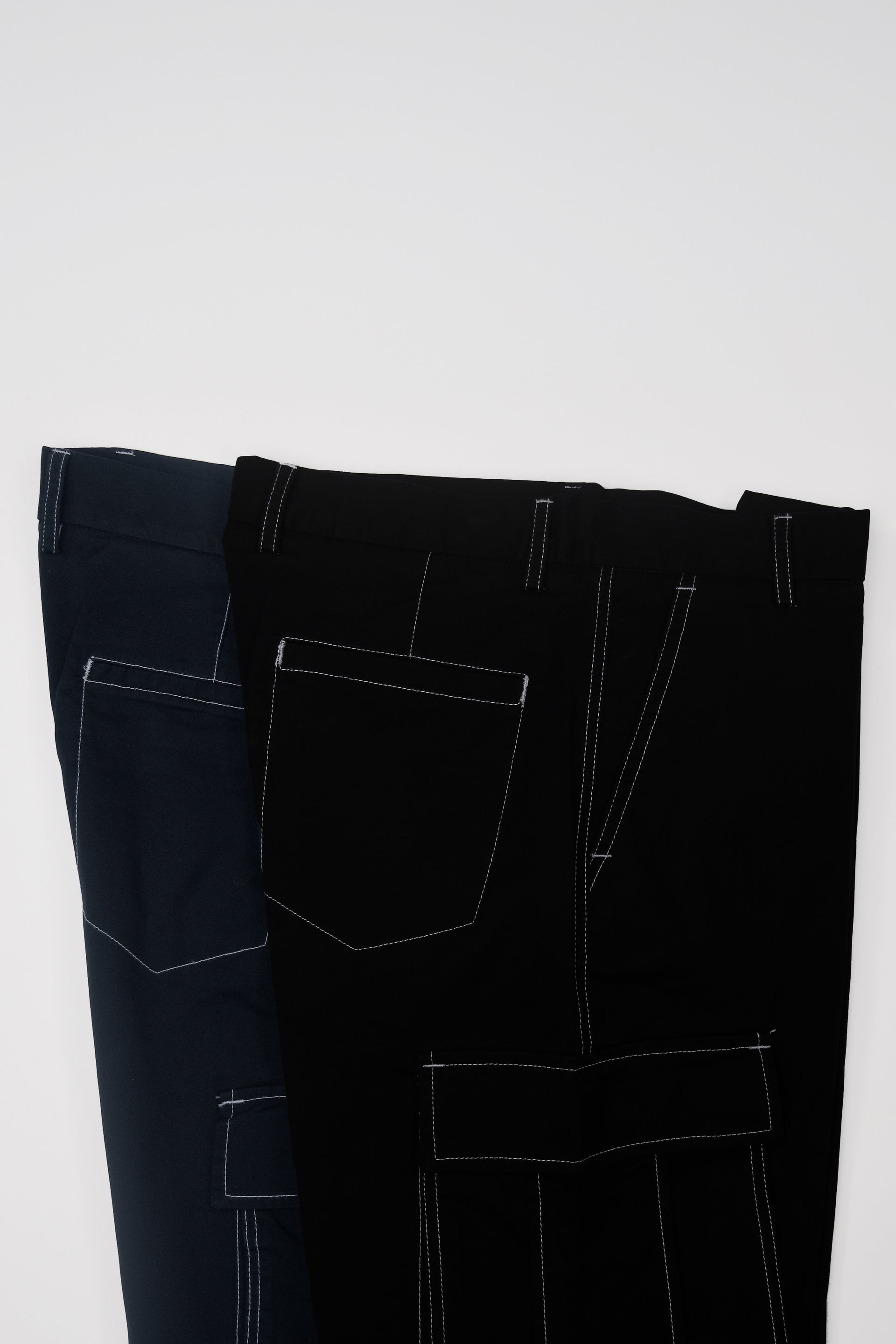 CONTRAST STITCH RELAXED CARGOS IN NAVY