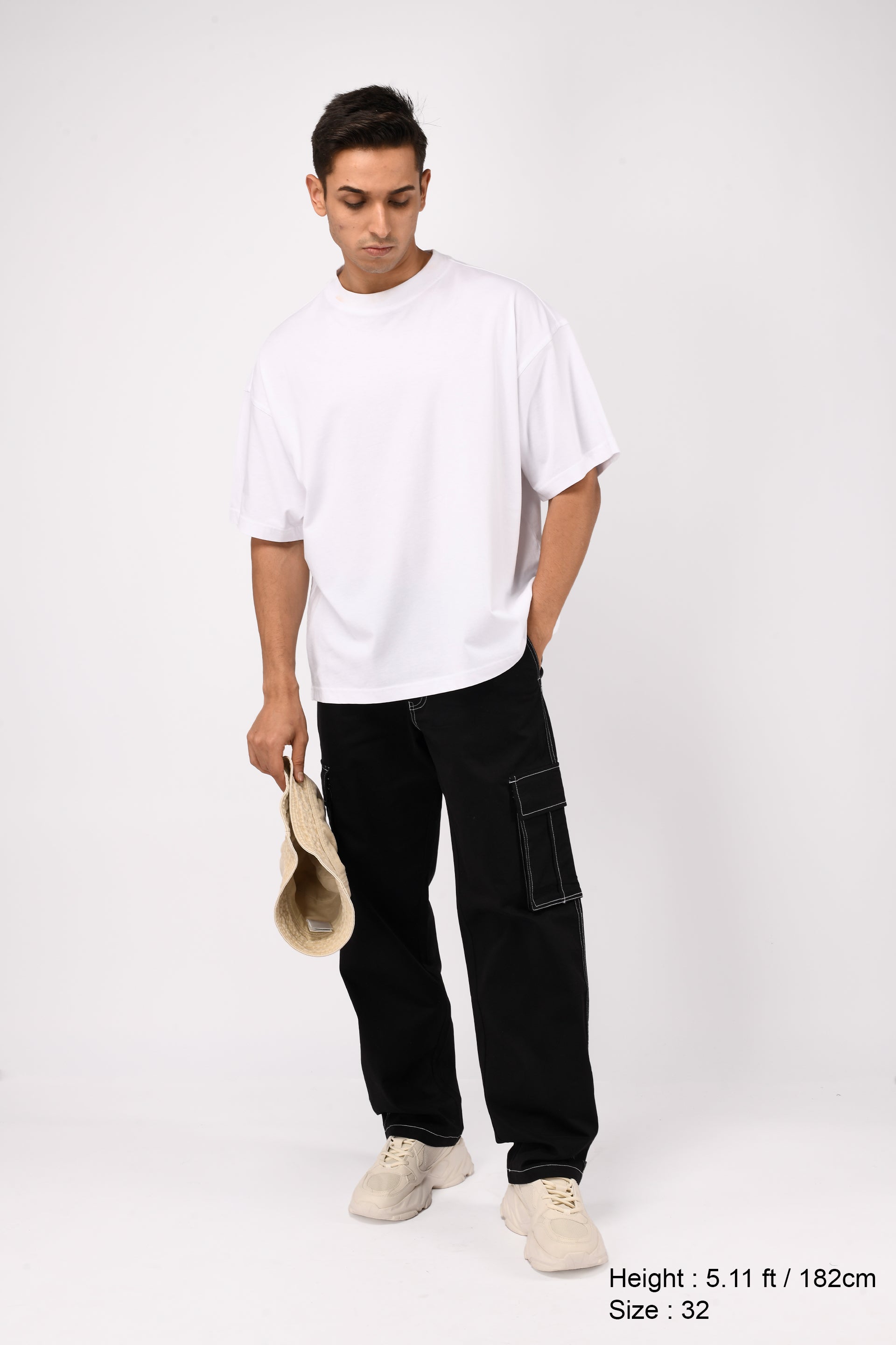 CONTRAST STITCH RELAXED CARGOS IN BLACK