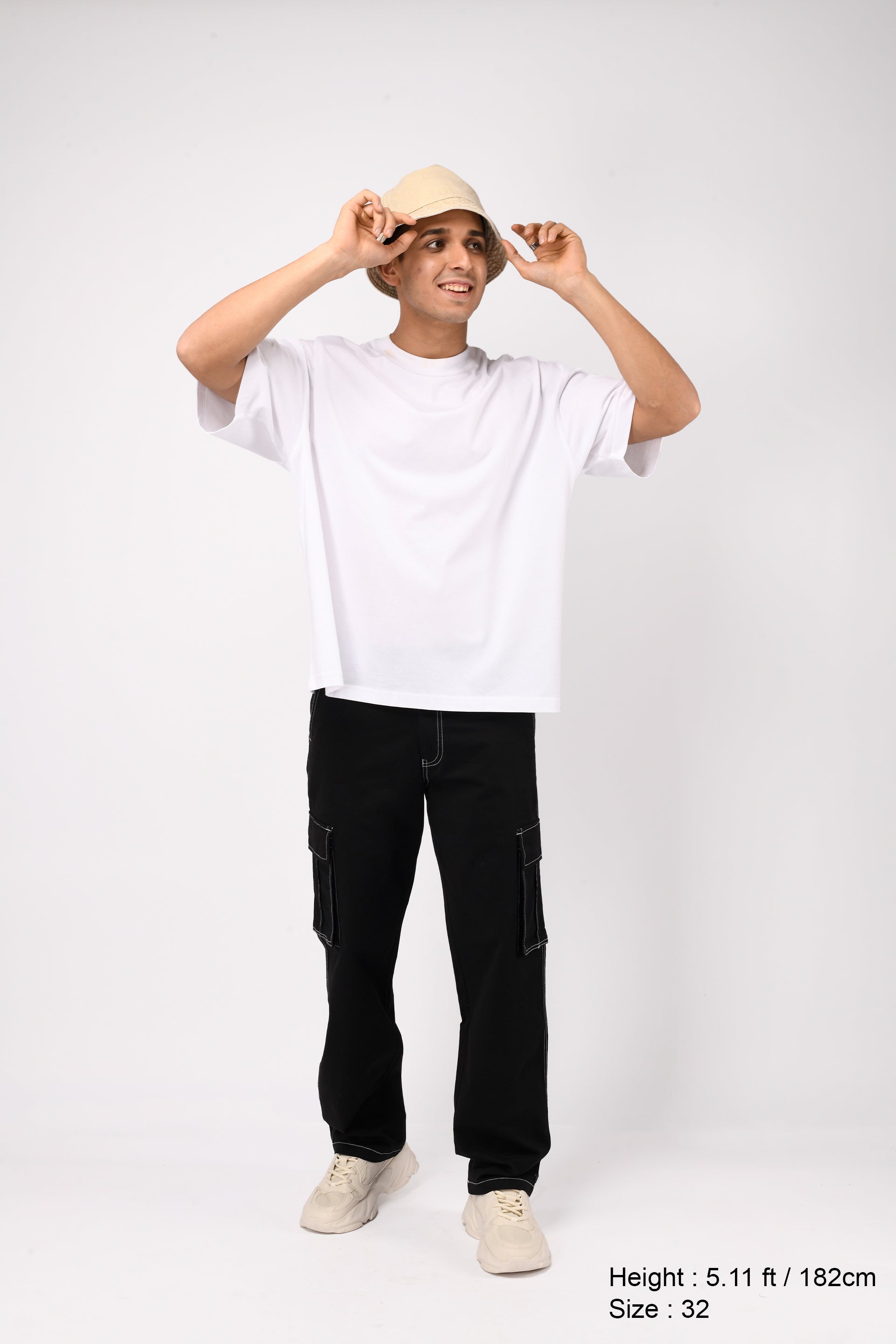 CONTRAST STITCH RELAXED CARGOS IN BLACK