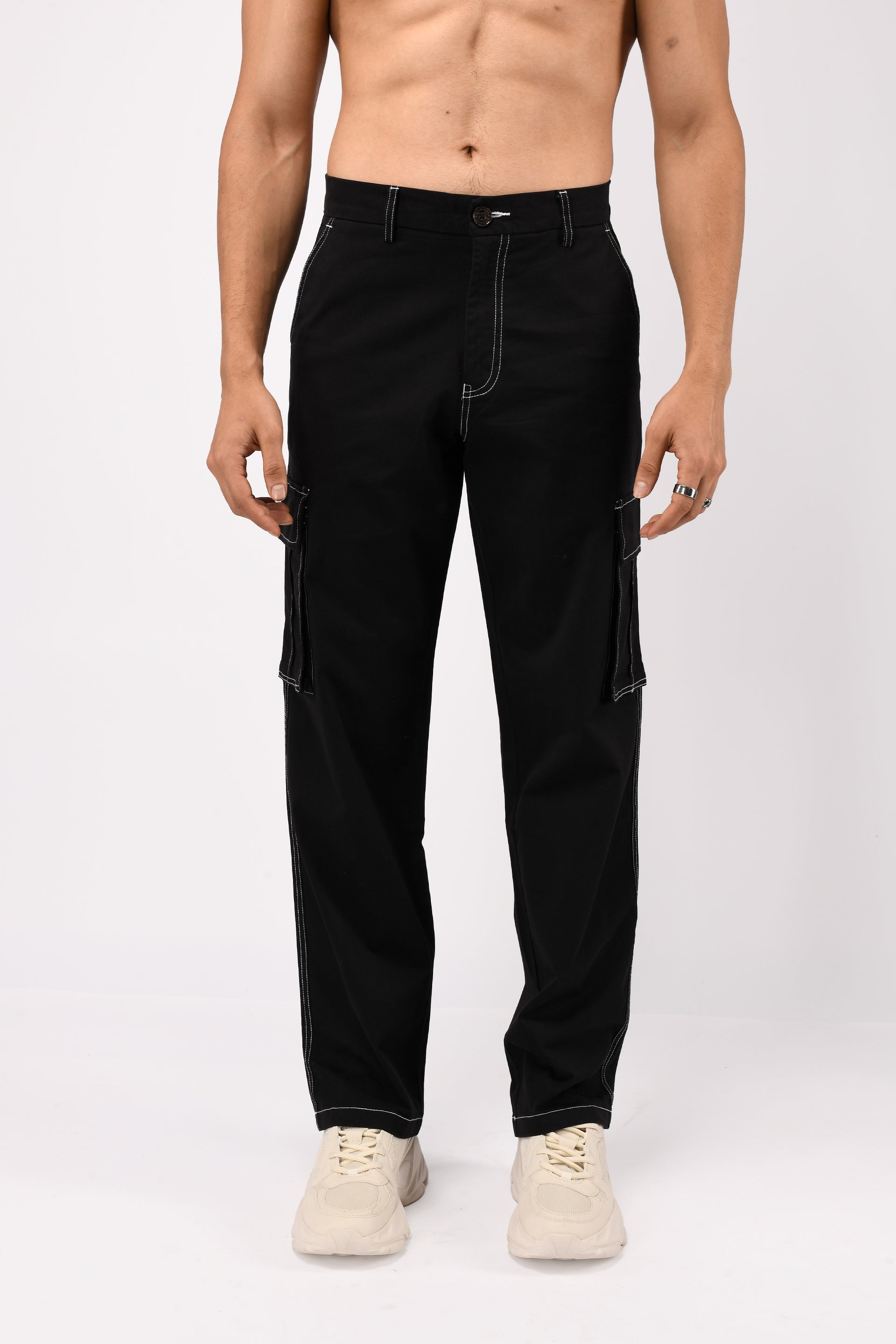 CONTRAST STITCH RELAXED CARGOS IN BLACK