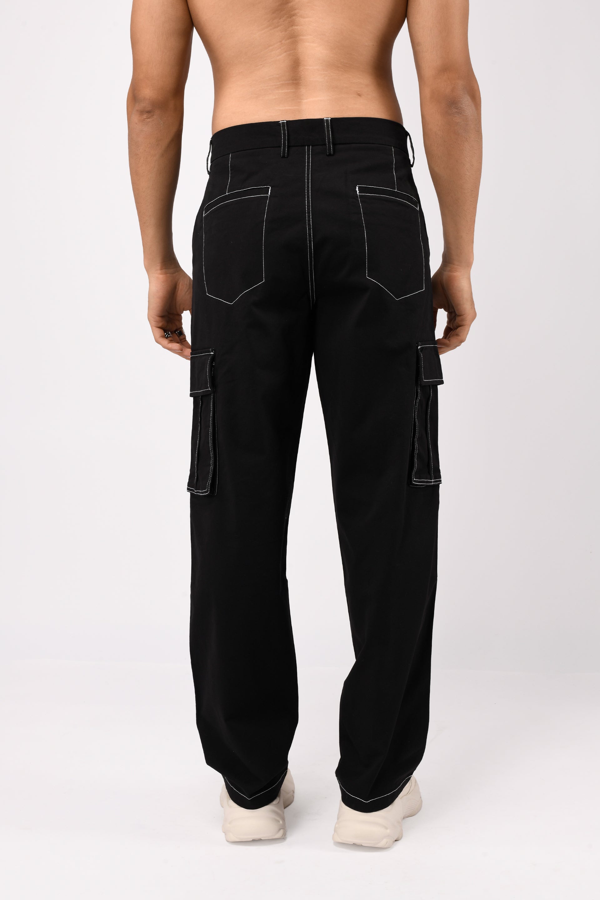 CONTRAST STITCH RELAXED CARGOS IN BLACK