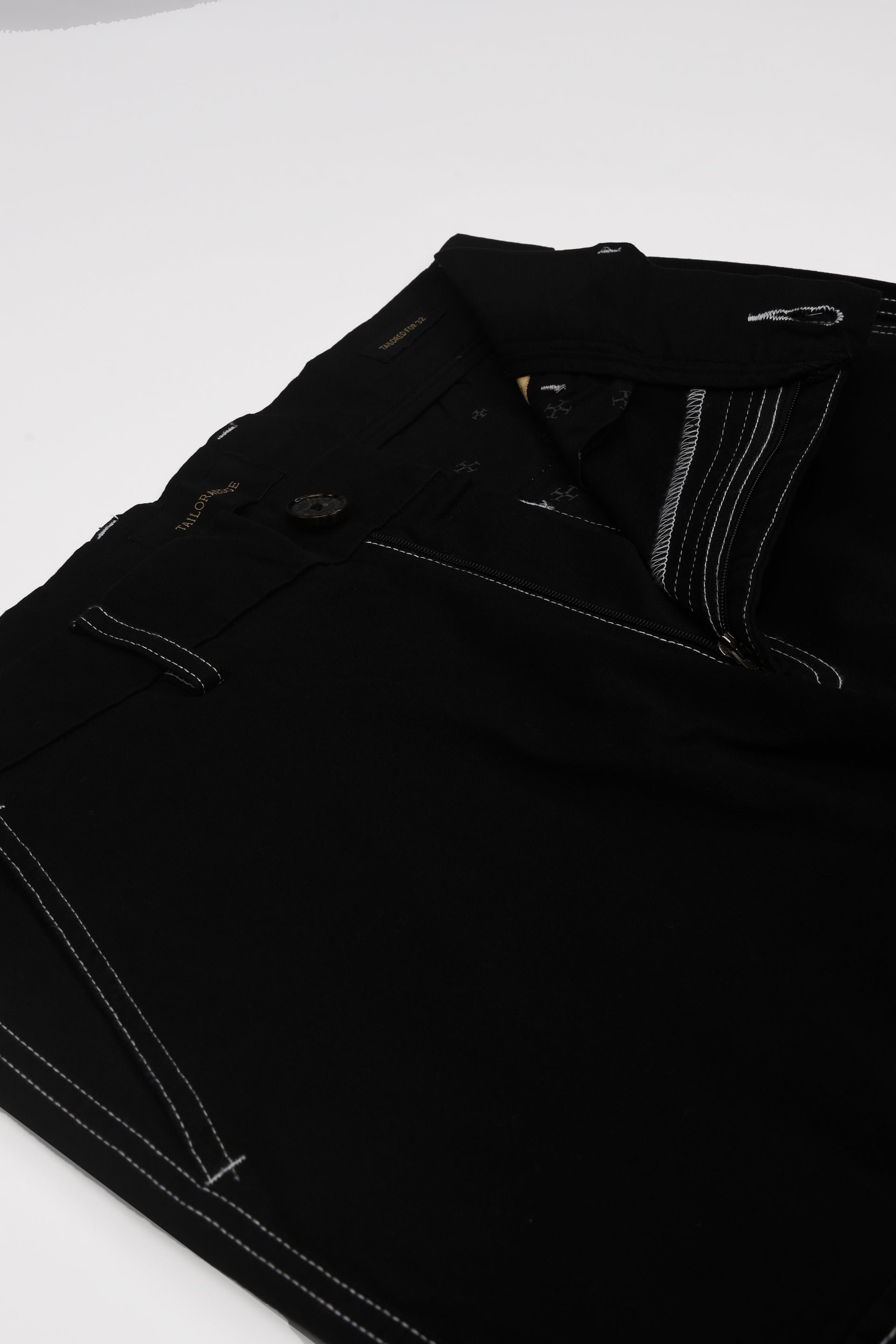 CONTRAST STITCH RELAXED CARGOS IN BLACK
