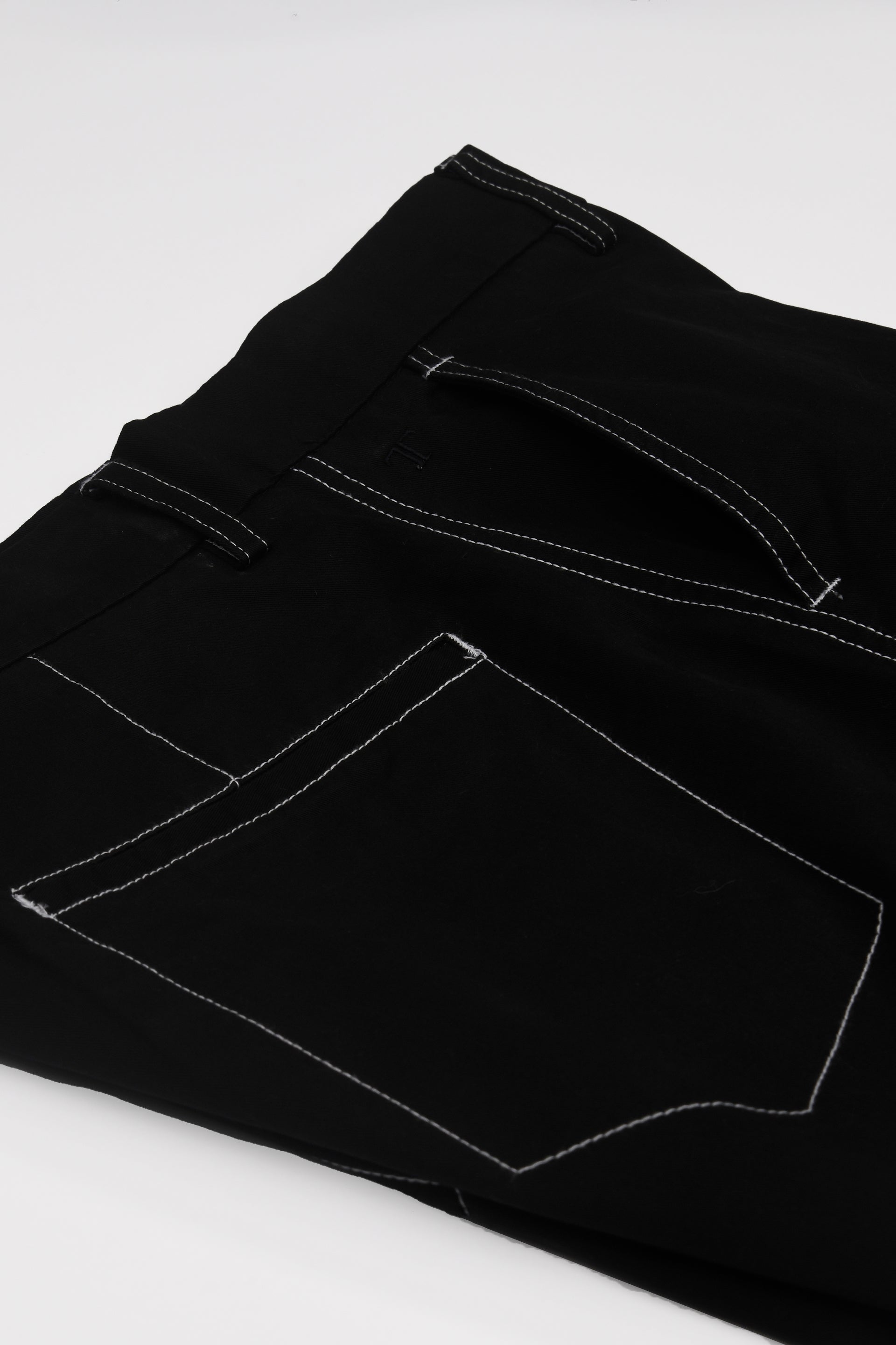 CONTRAST STITCH RELAXED CARGOS IN BLACK