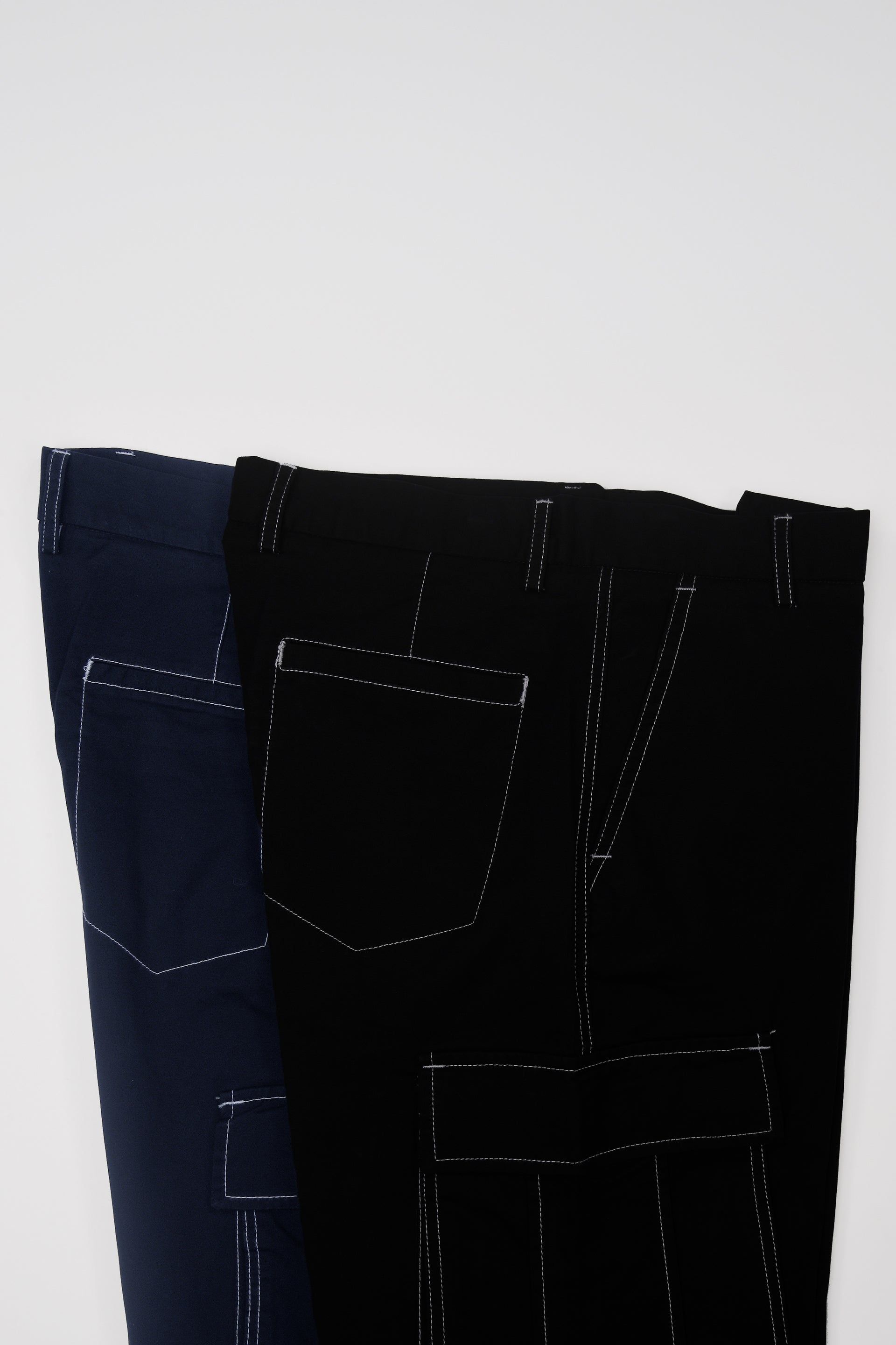 CONTRAST STITCH RELAXED CARGOS IN BLACK