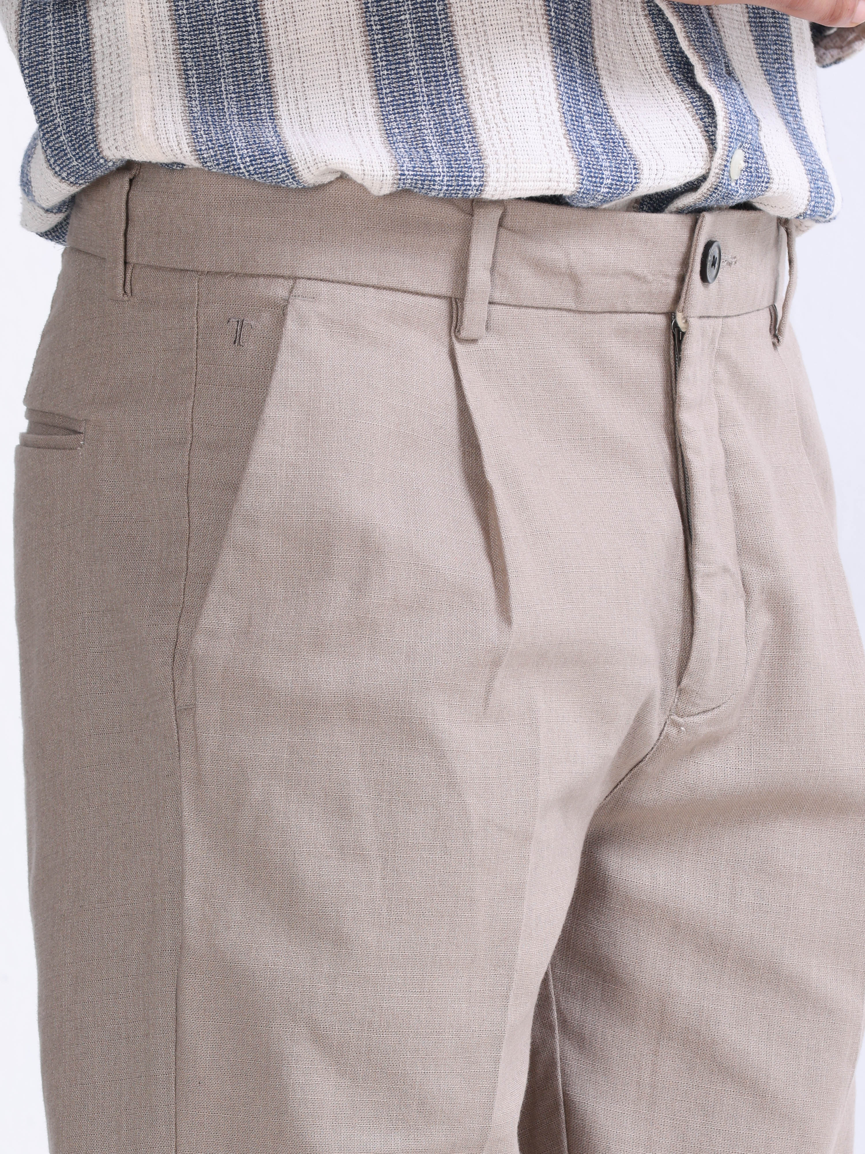 RAW SLUB PLEATED TROUSER IN DUST