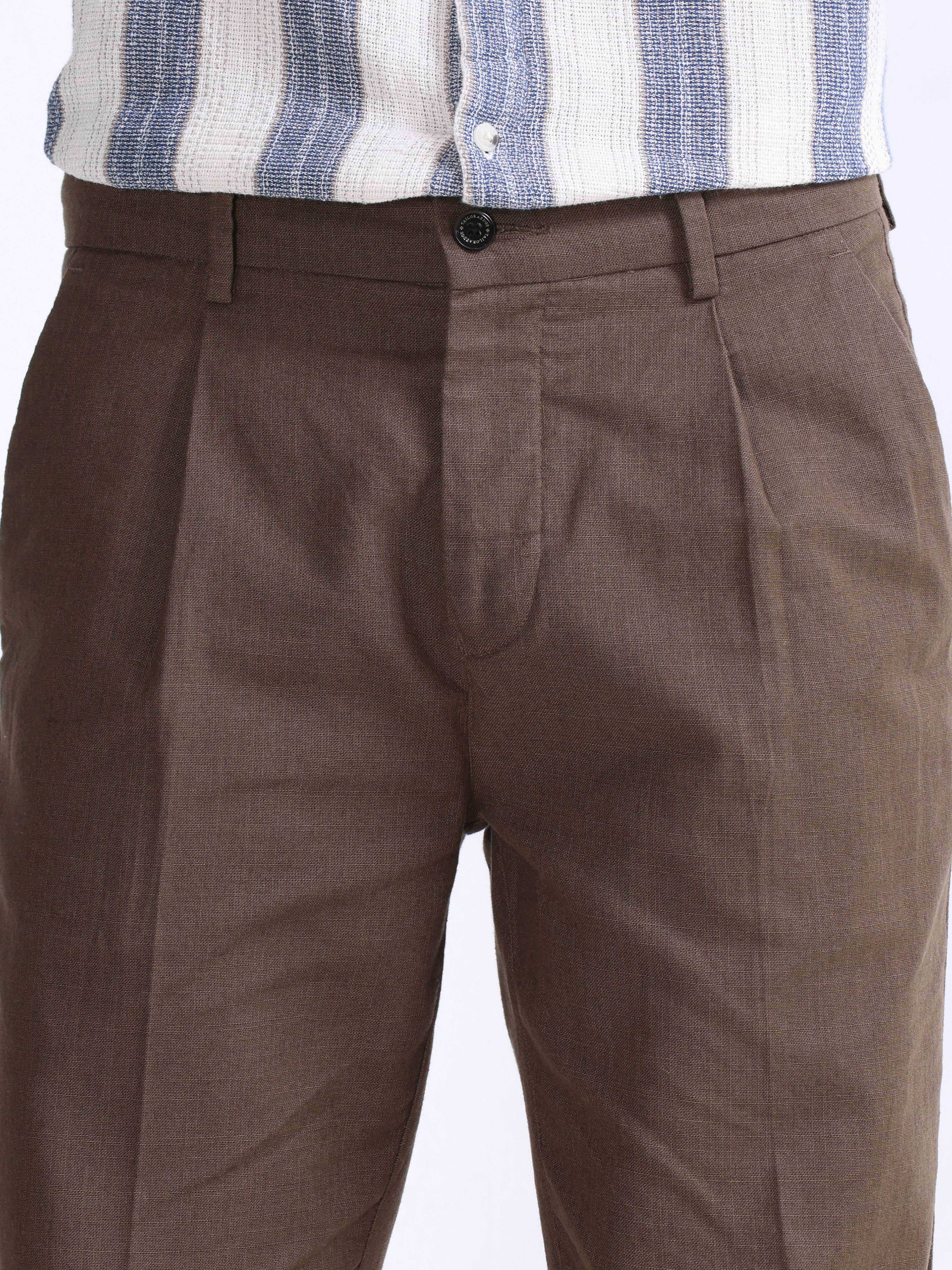 RAW SLUB PLEATED TROUSER IN FUR BROWN