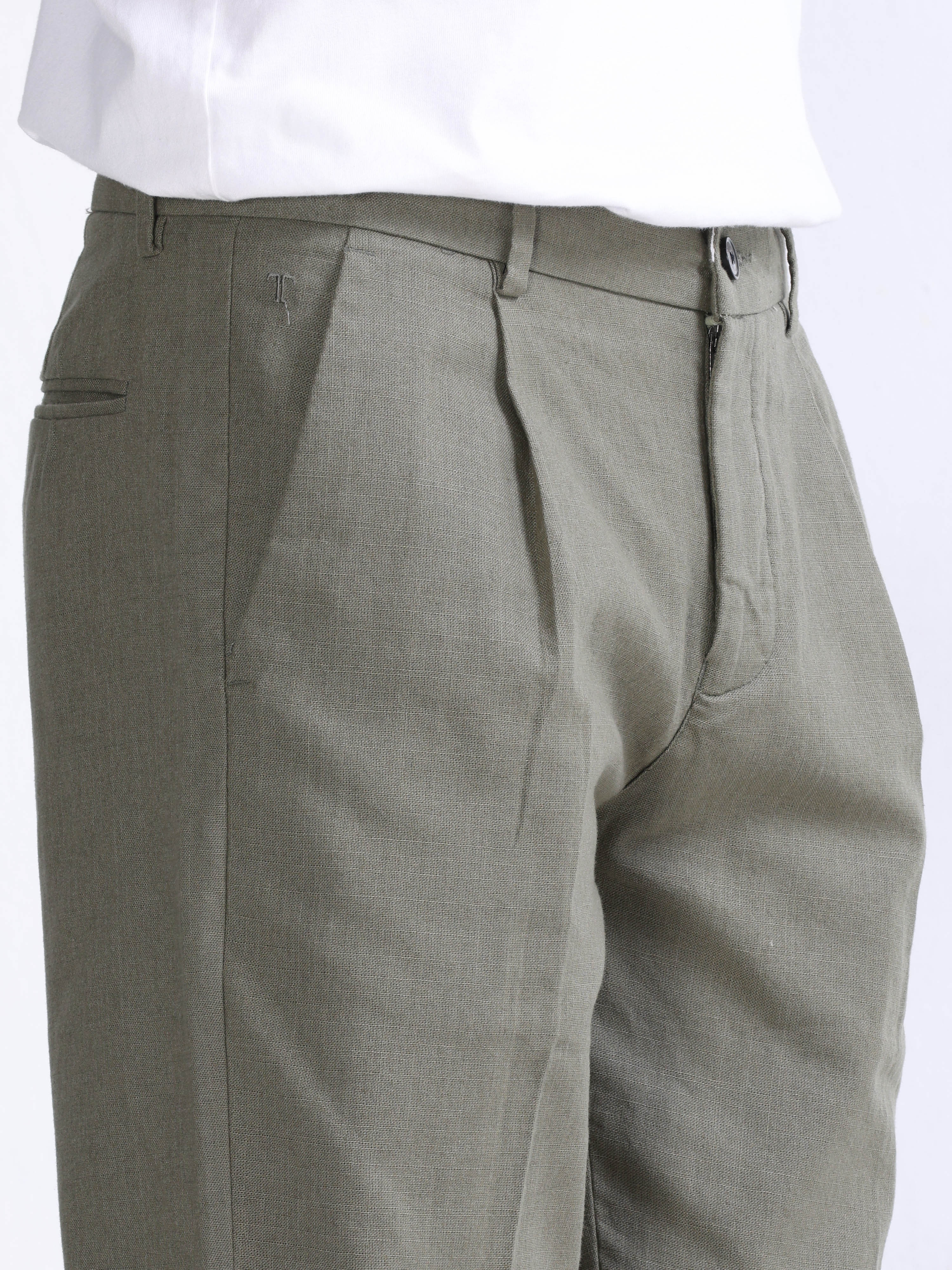 RAW SLUB PLEATED TROUSER IN PINE OLIVE