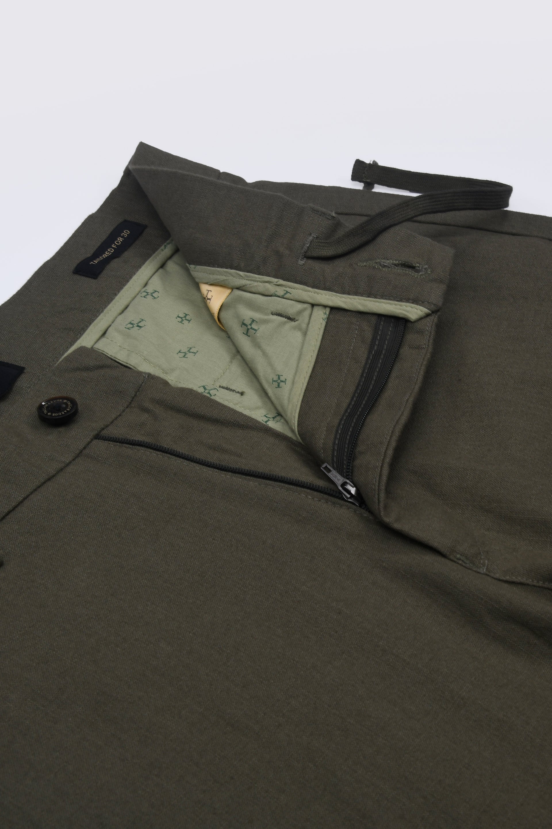 TIMELESS COTTON CHINOS- LINEN FEELS IN PINE OLIVE
