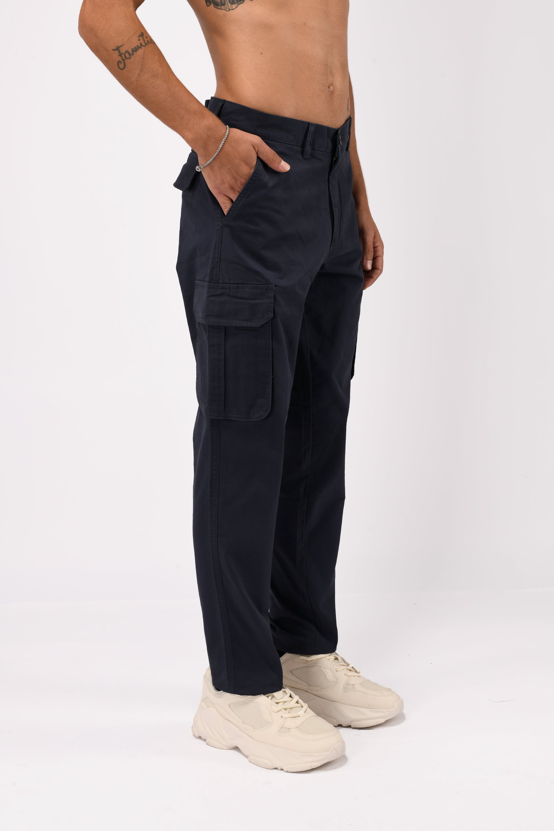 ELEVATED TWILL TAILORED CARGO PANTS IN NAVY