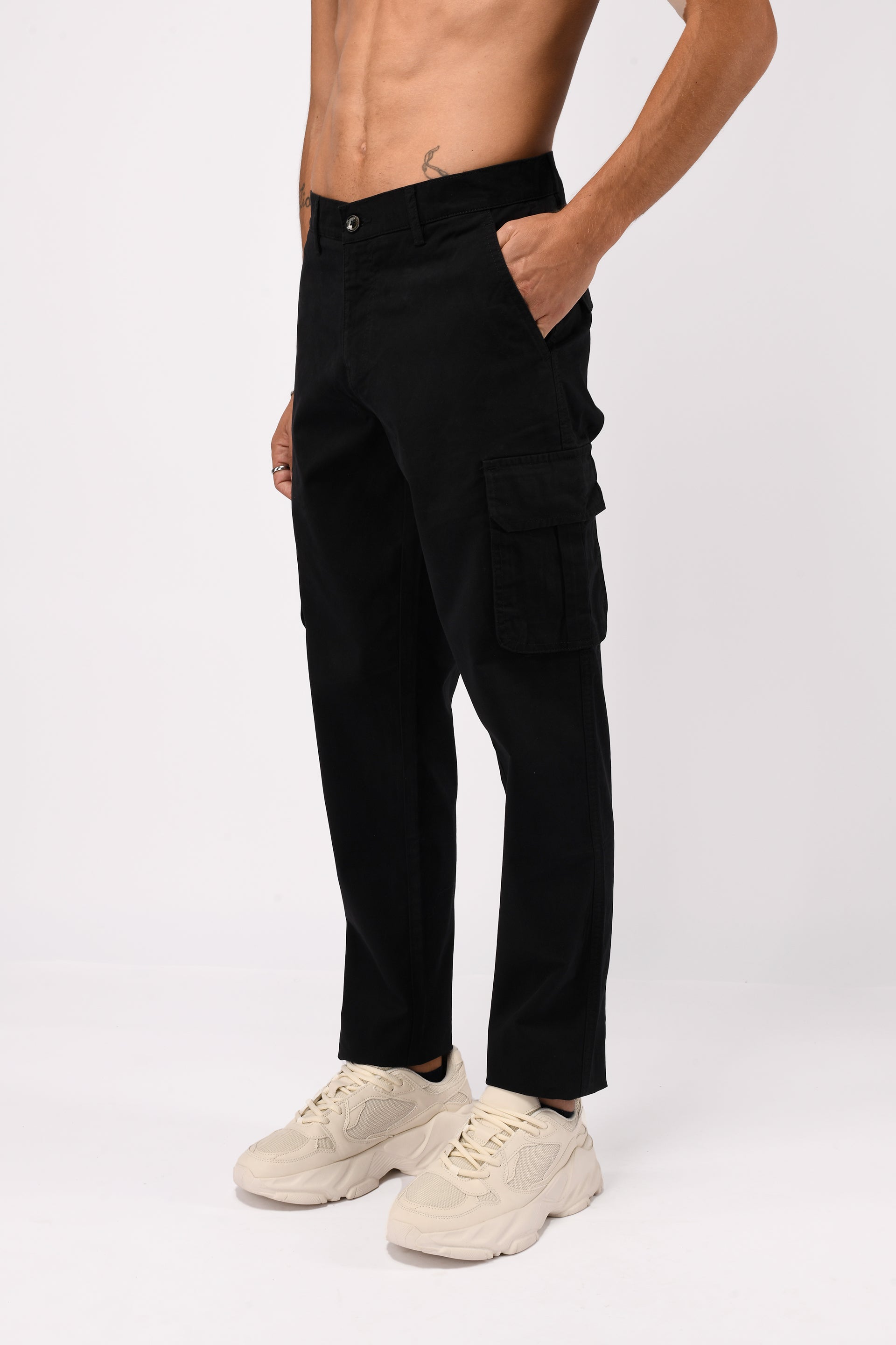 ELEVATED TWILL TAILORED CARGO PANTS IN BLACK