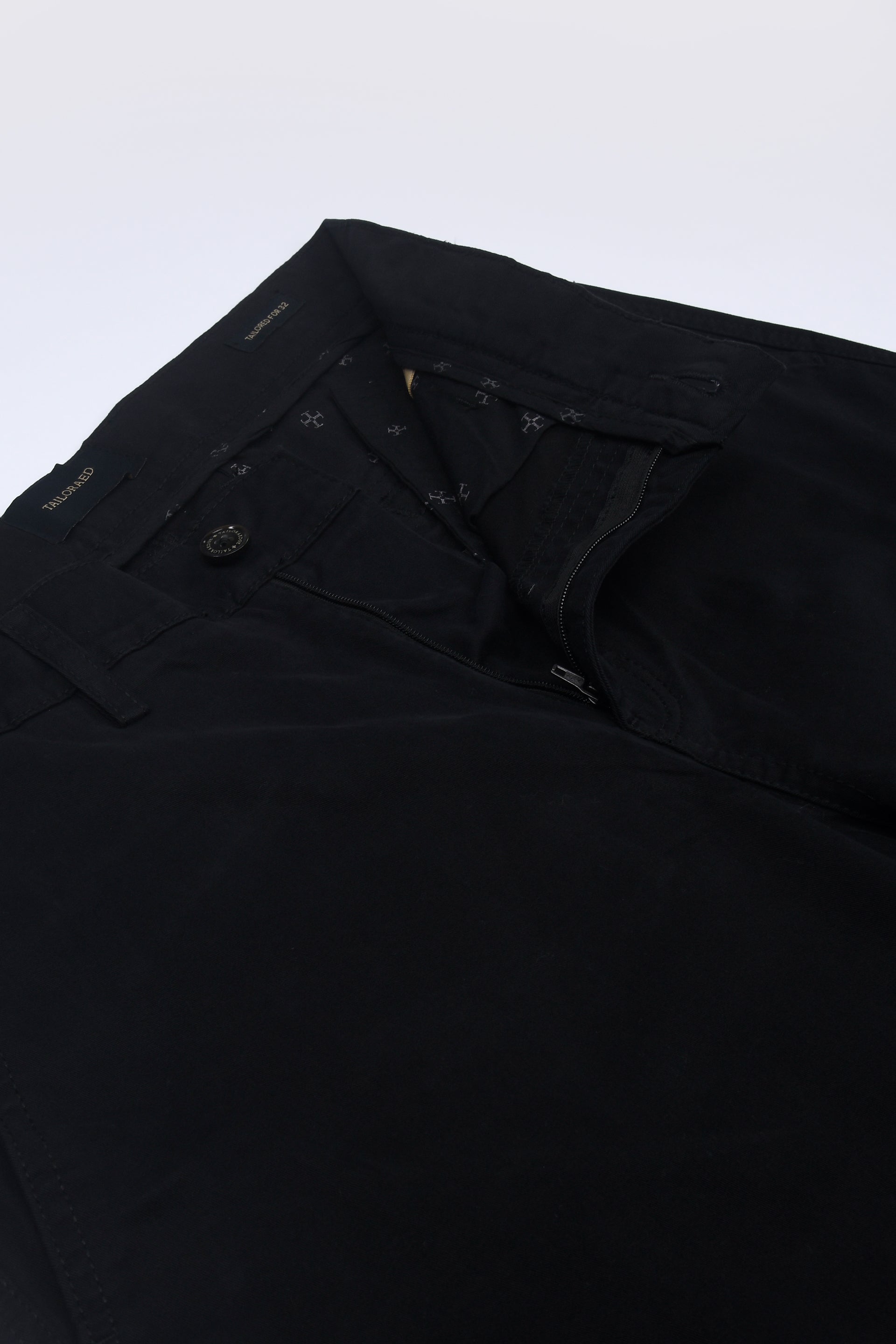 ELEVATED TWILL TAILORED CARGO PANTS IN BLACK