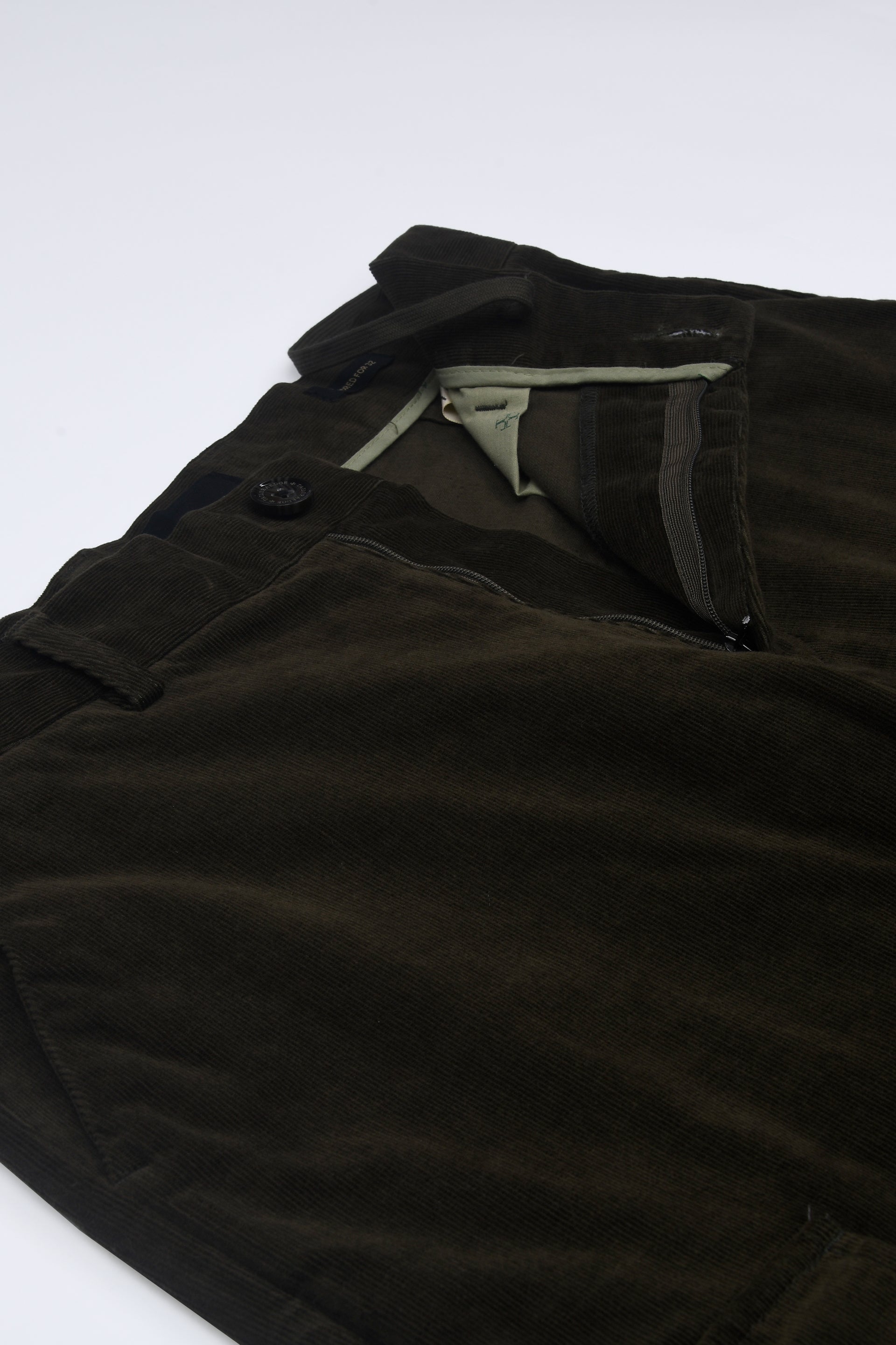 SOFT CORDUROY RELAXED CARGO PANTS IN DARK OLIVE
