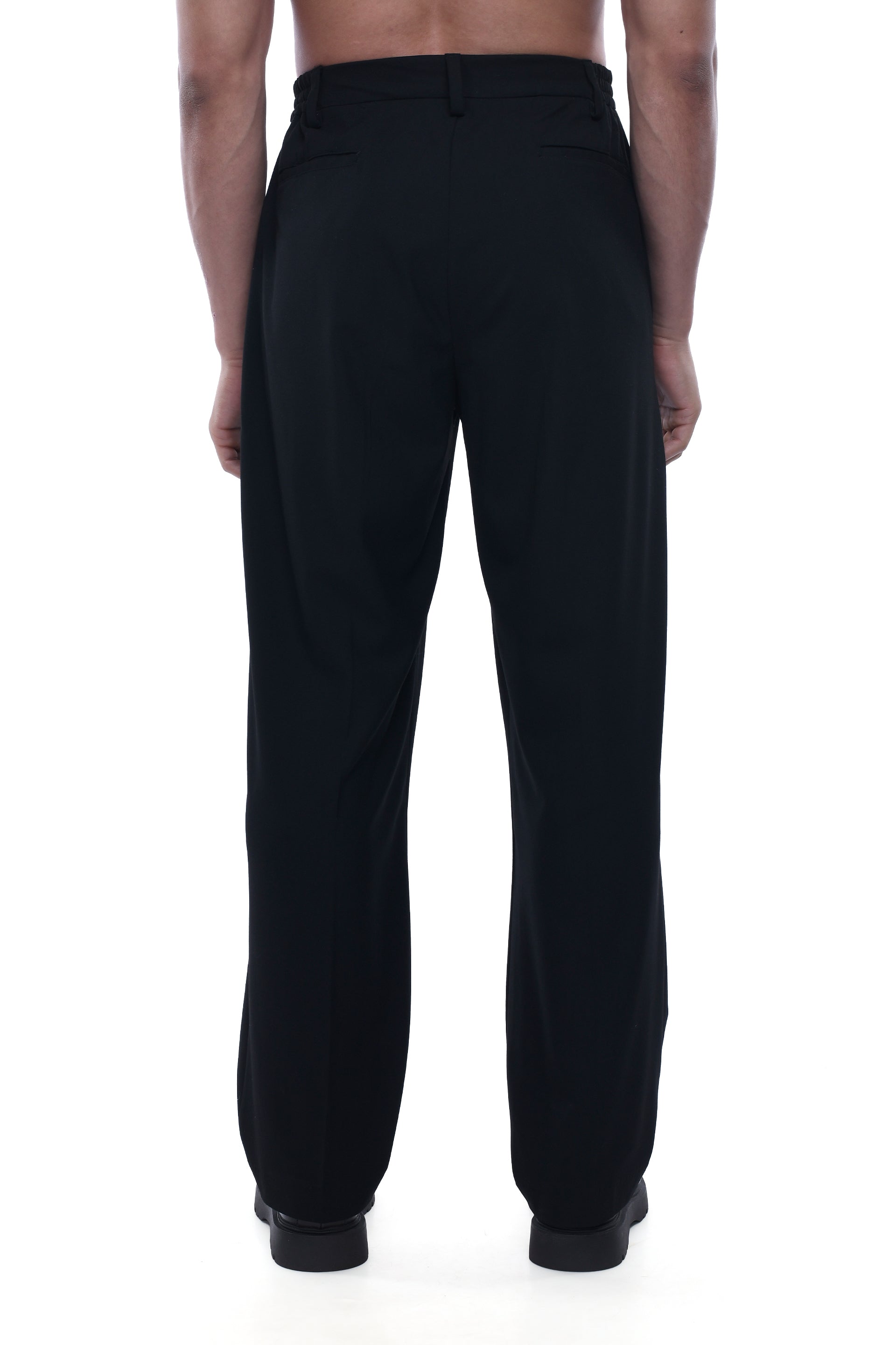 SOFT IRON RELAXED TROUSERS IN BLACK