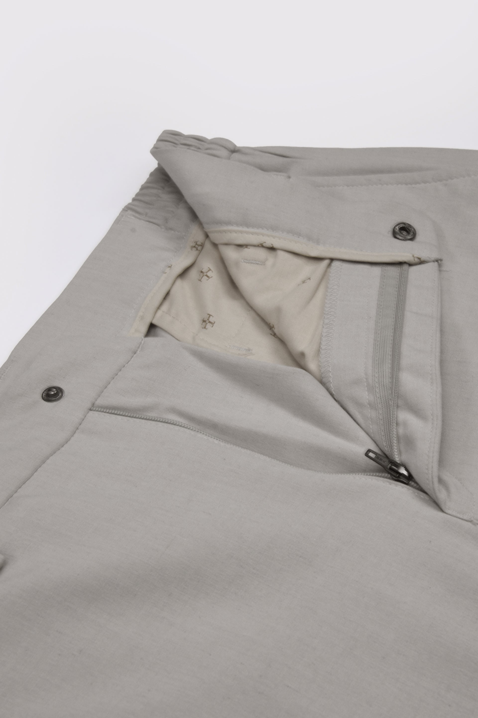 SOFT IRON RELAXED TROUSERS IN CREAM