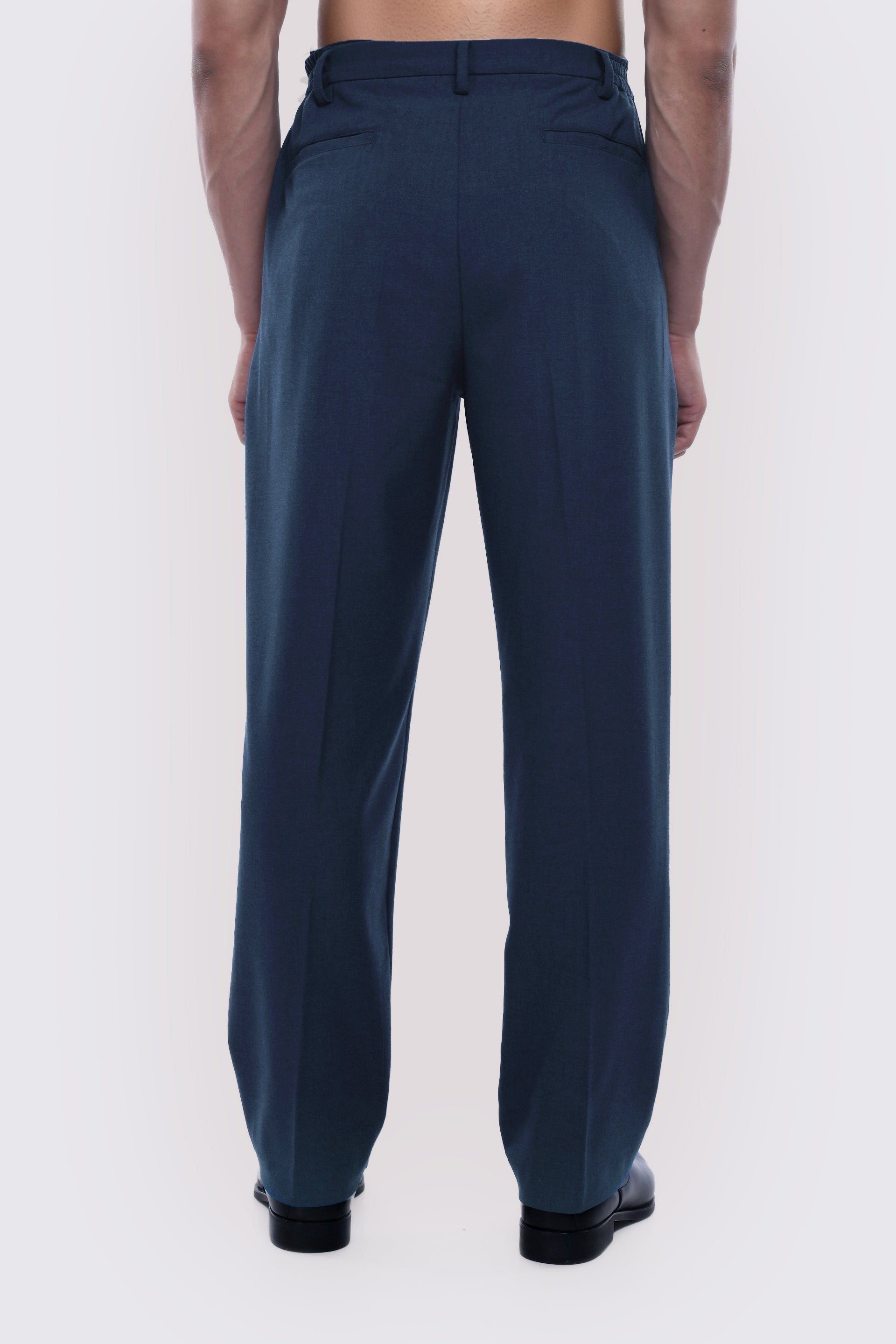 SOFT IRON RELAXED TROUSERS IN BLUE