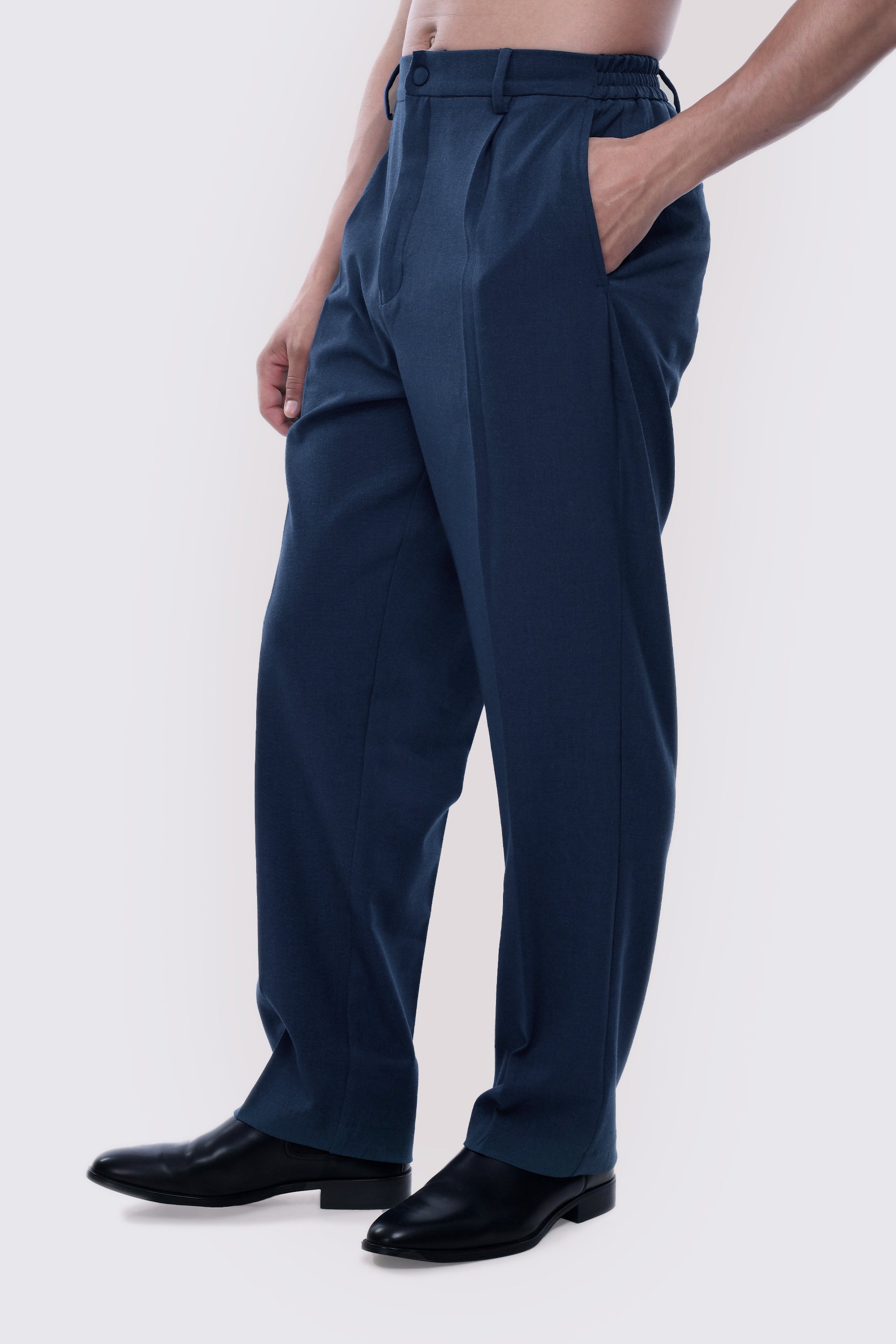 SOFT IRON RELAXED TROUSERS IN BLUE