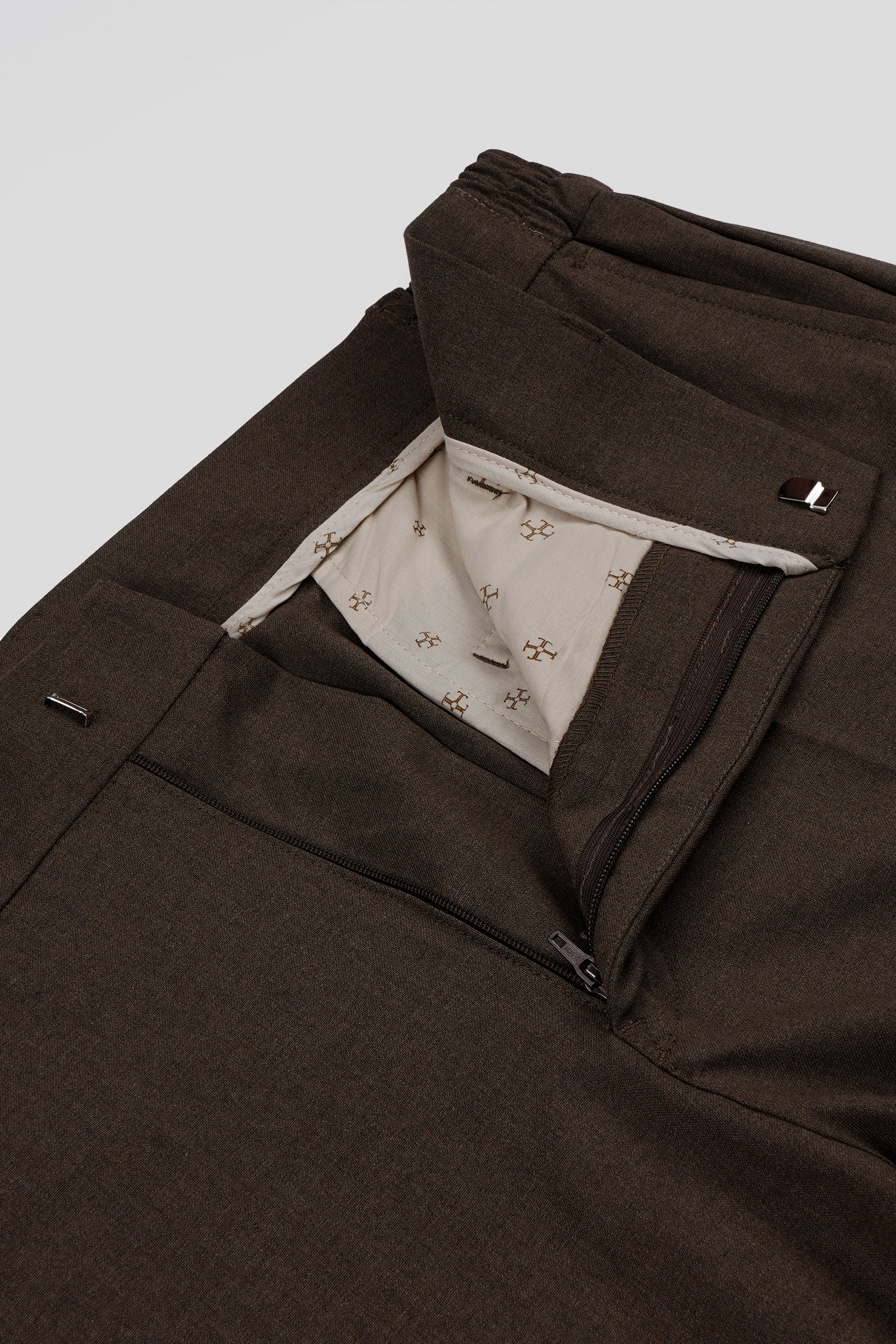 EASY IRON TAILORED TROUSERS IN BROWN