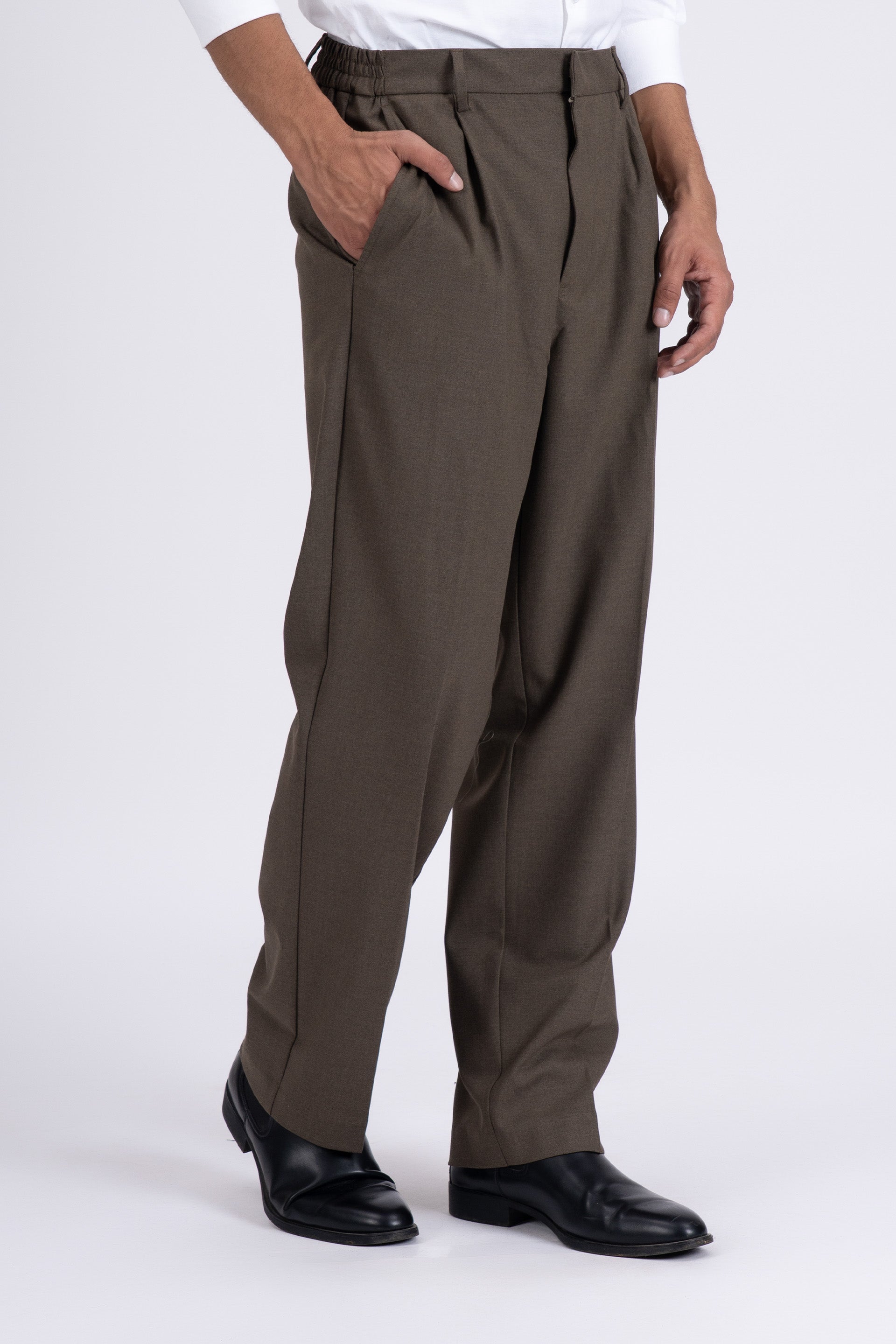 Easy Iron Flexi Relaxed Trouser In Brown