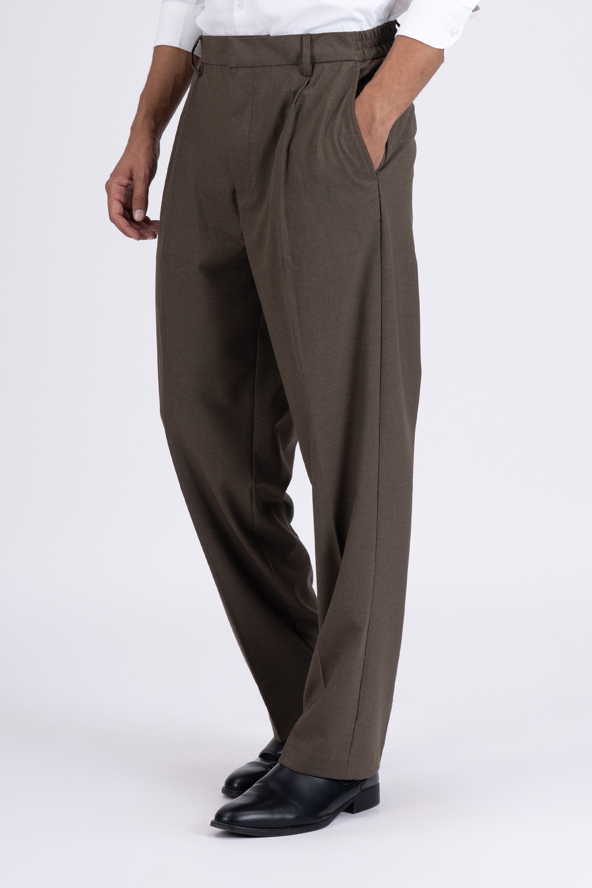 Easy Iron Flexi Relaxed Trouser In Brown