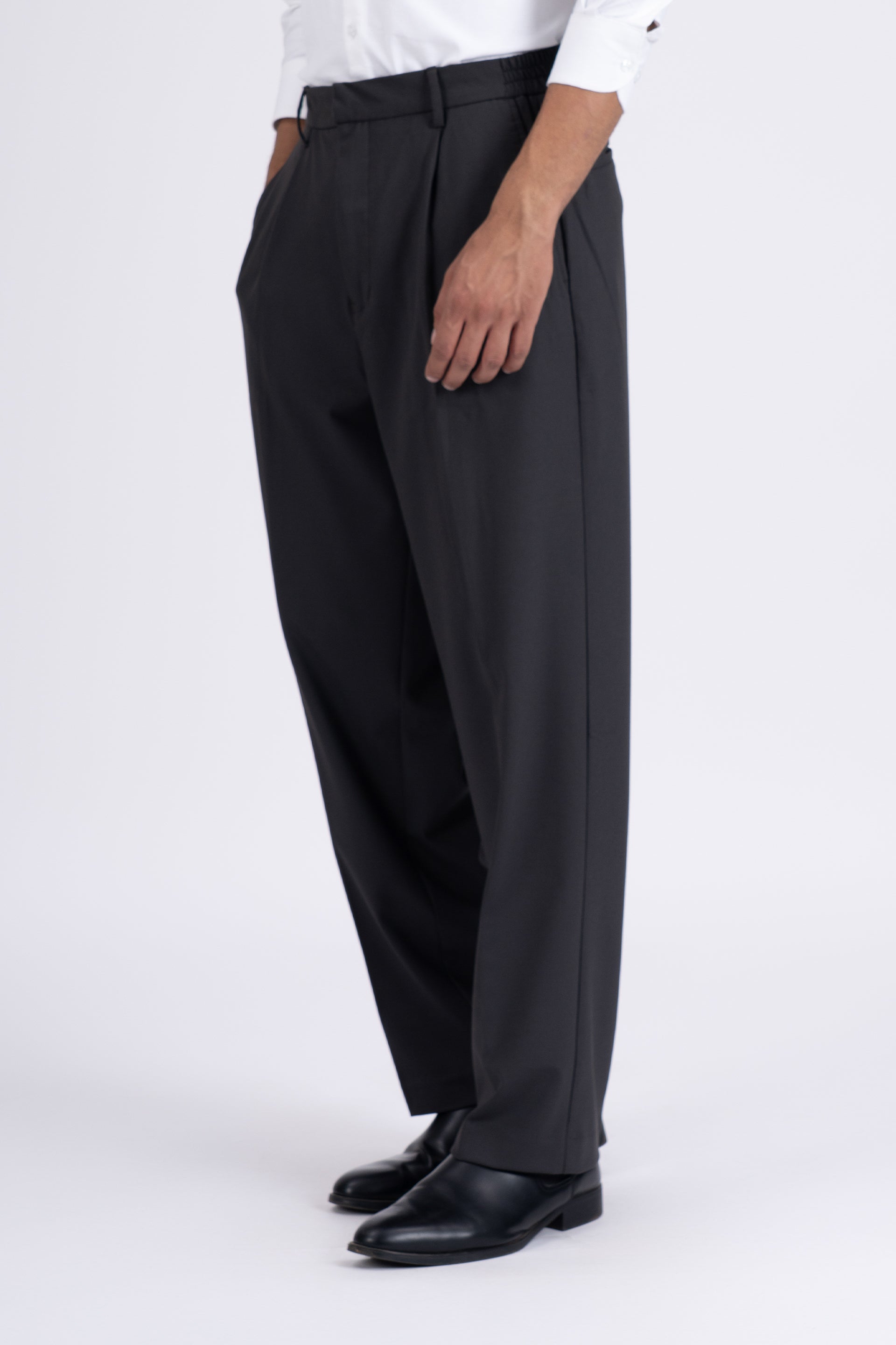 Easy Iron Flexi Relaxed Trouser In Dark Grey
