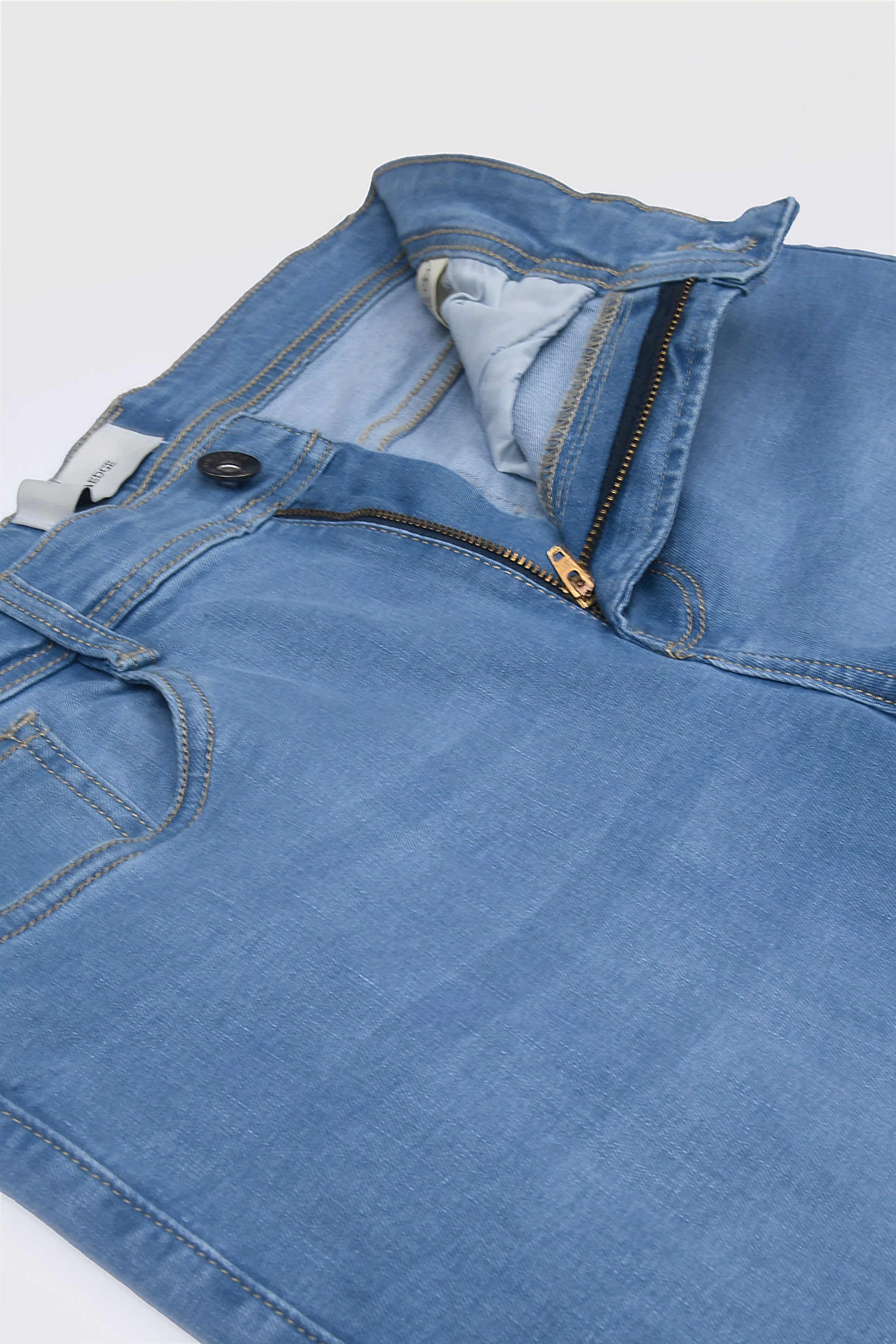 CLASSIC EDGE TAILORED DENIM IN BLUE