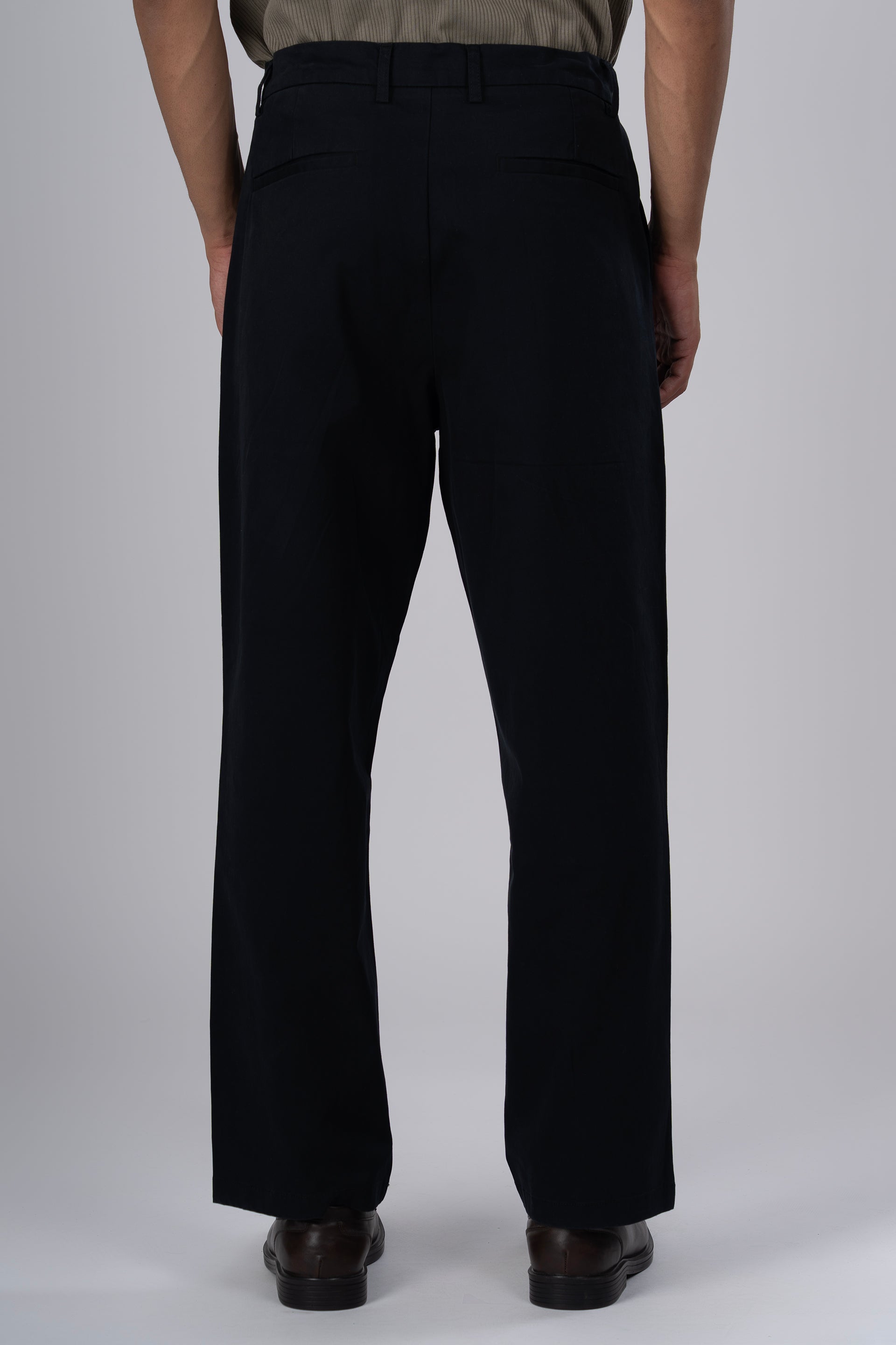 Premium Signature Relaxed Chinos In Black