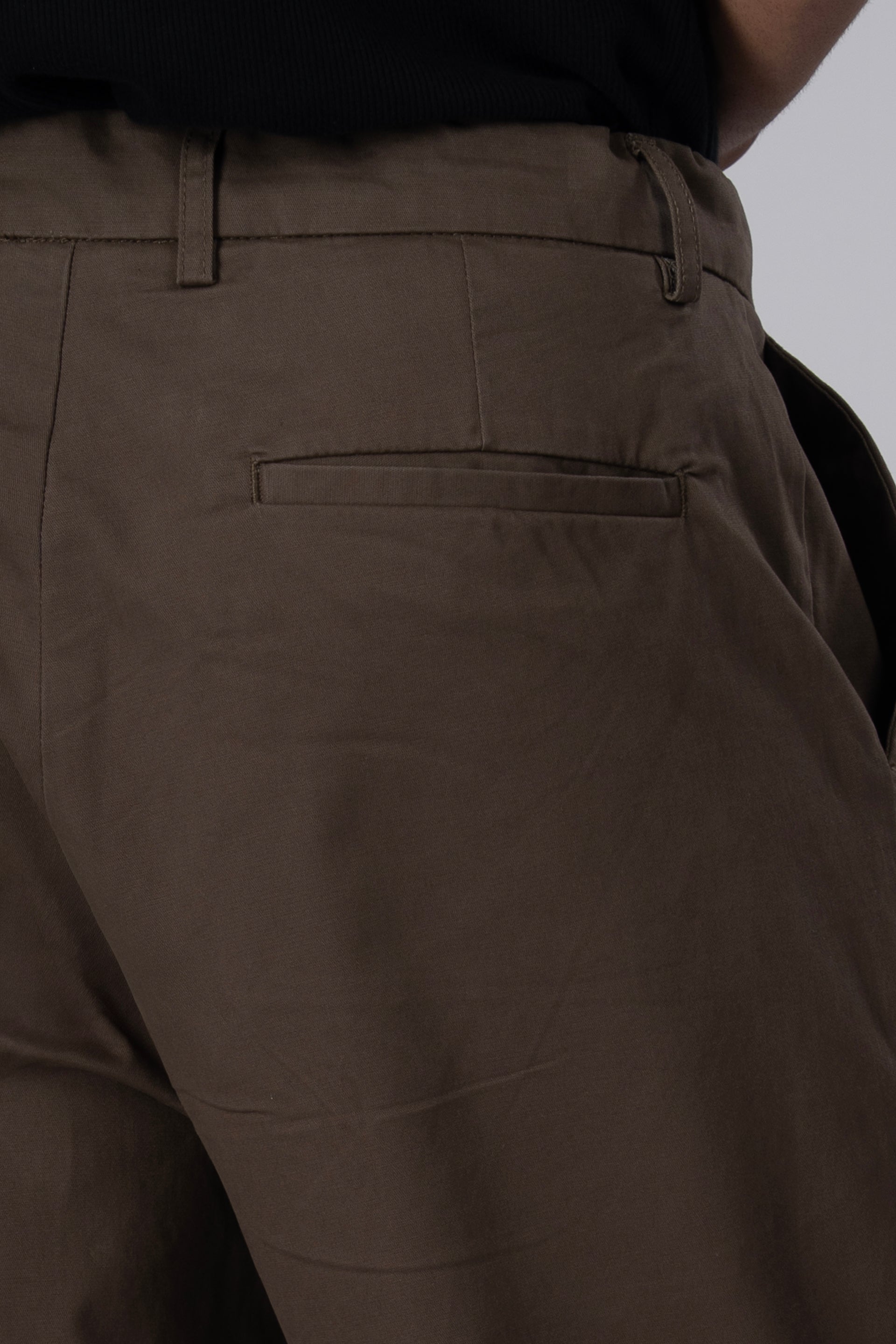 Premium Signature Relaxed Chinos In Brown