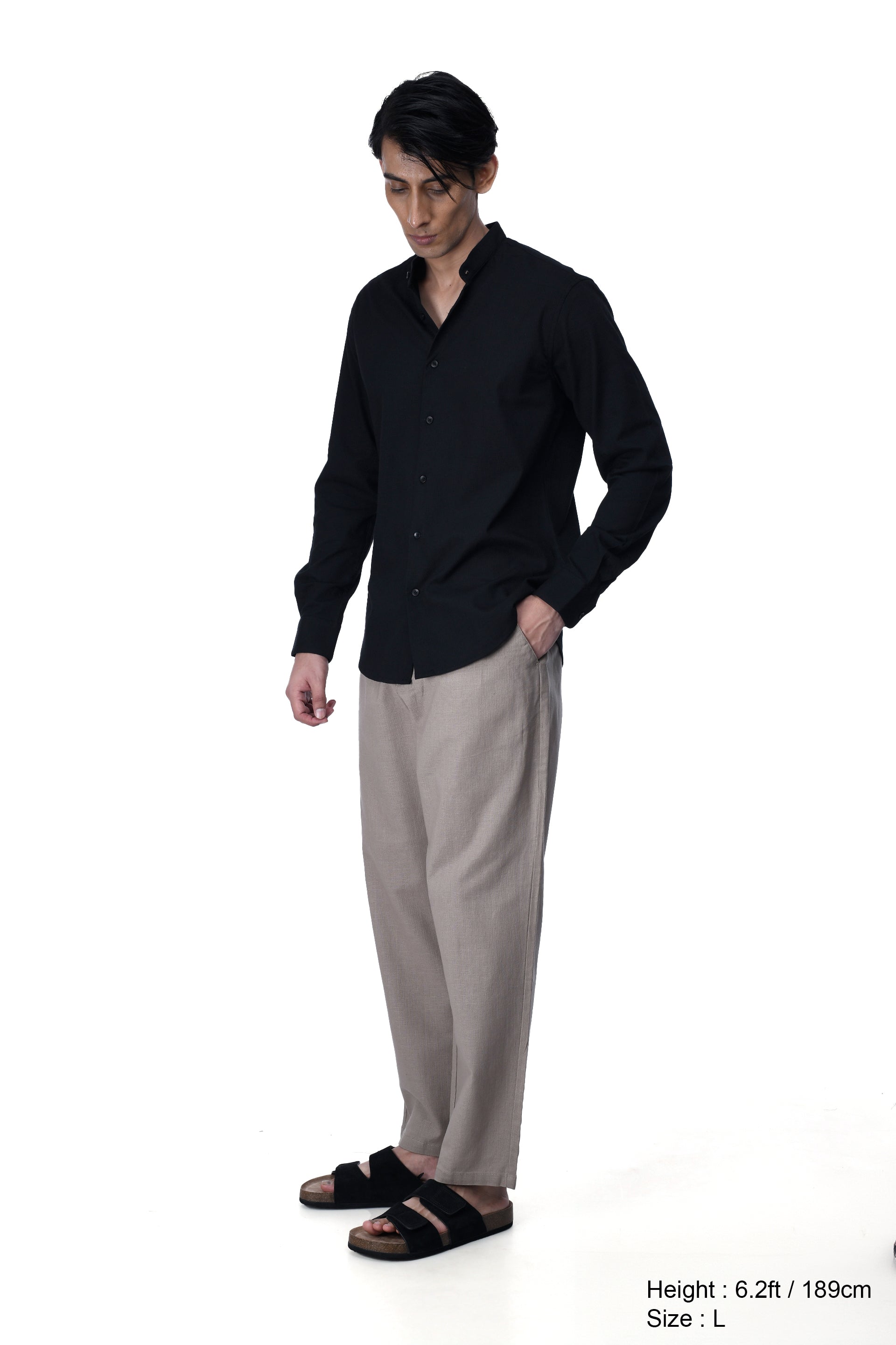 EASY IRON TEXTURED MANDARIN SHIRT IN BLACK