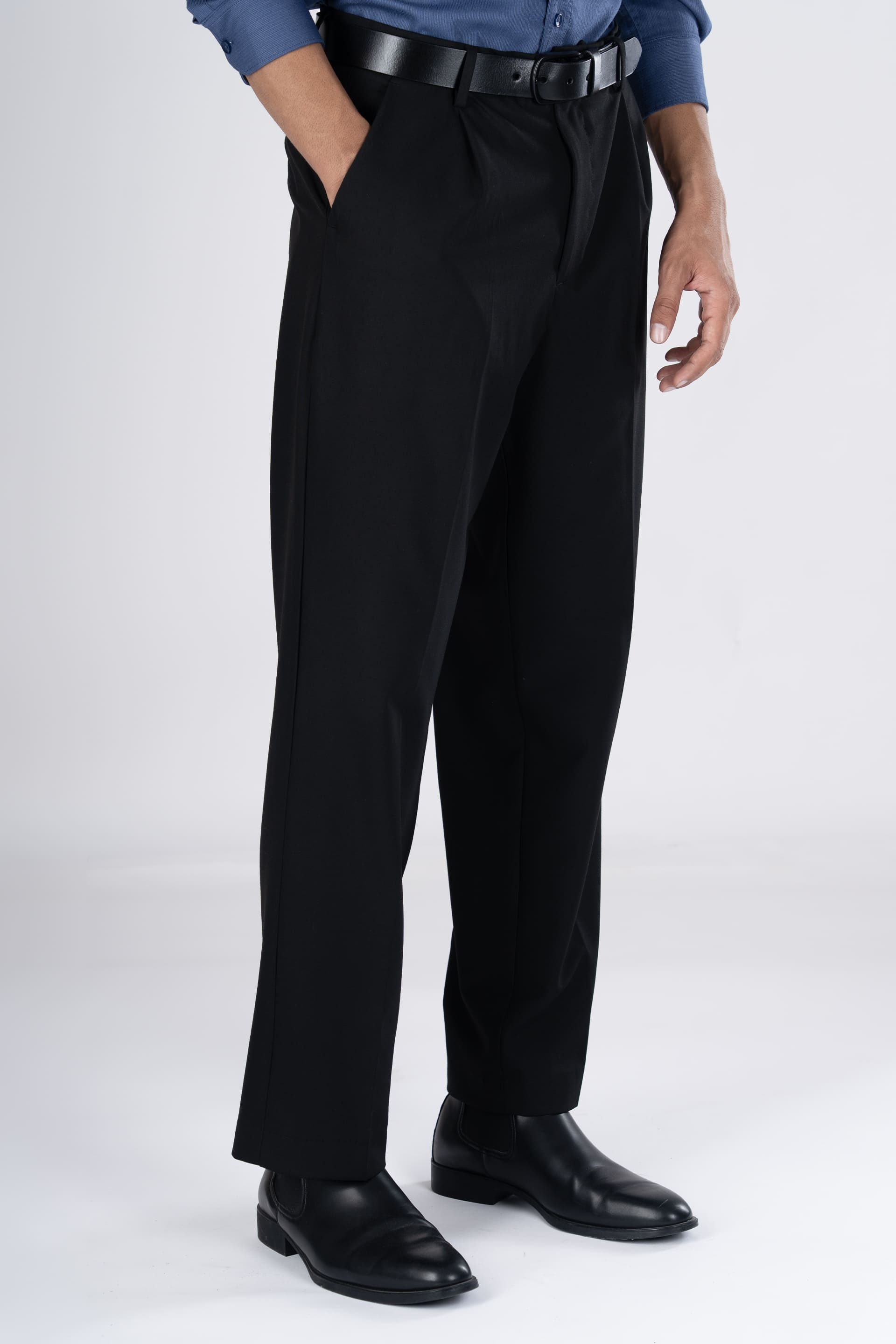 Classic Easy Iron Relaxed Trousers In Black