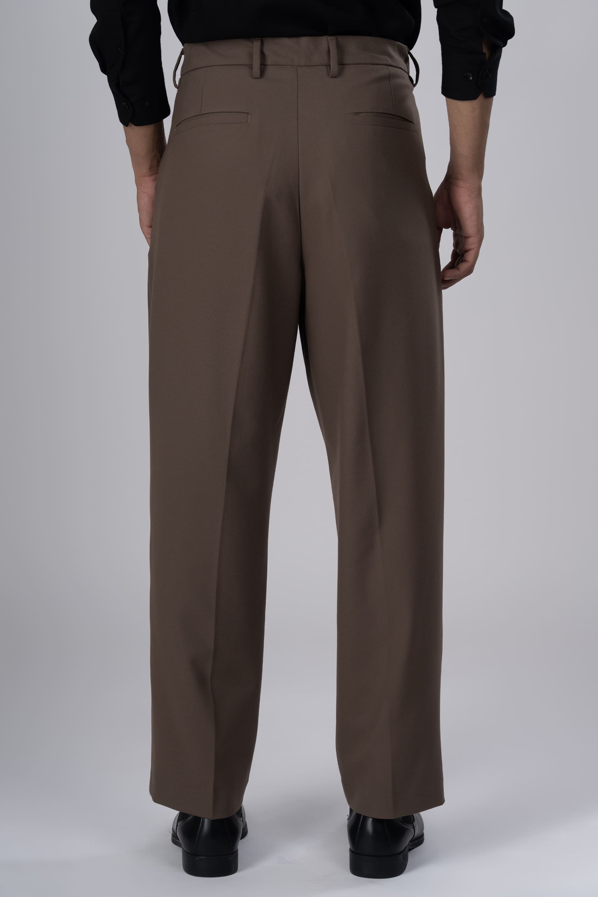Classic Easy Iron Relaxed Trousers In Cocoa