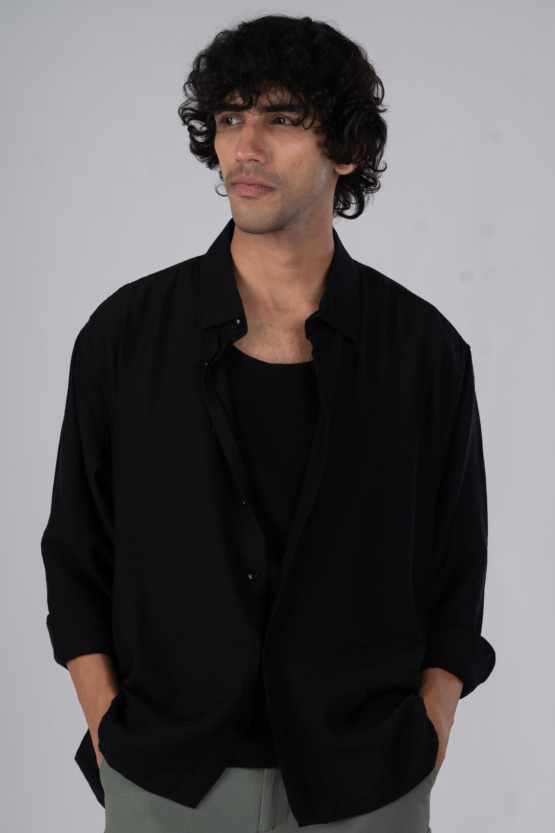Men's soft nylon relaxed shirt in black – sleek look, lightweight, relaxed tailored fit | Tailoraedge