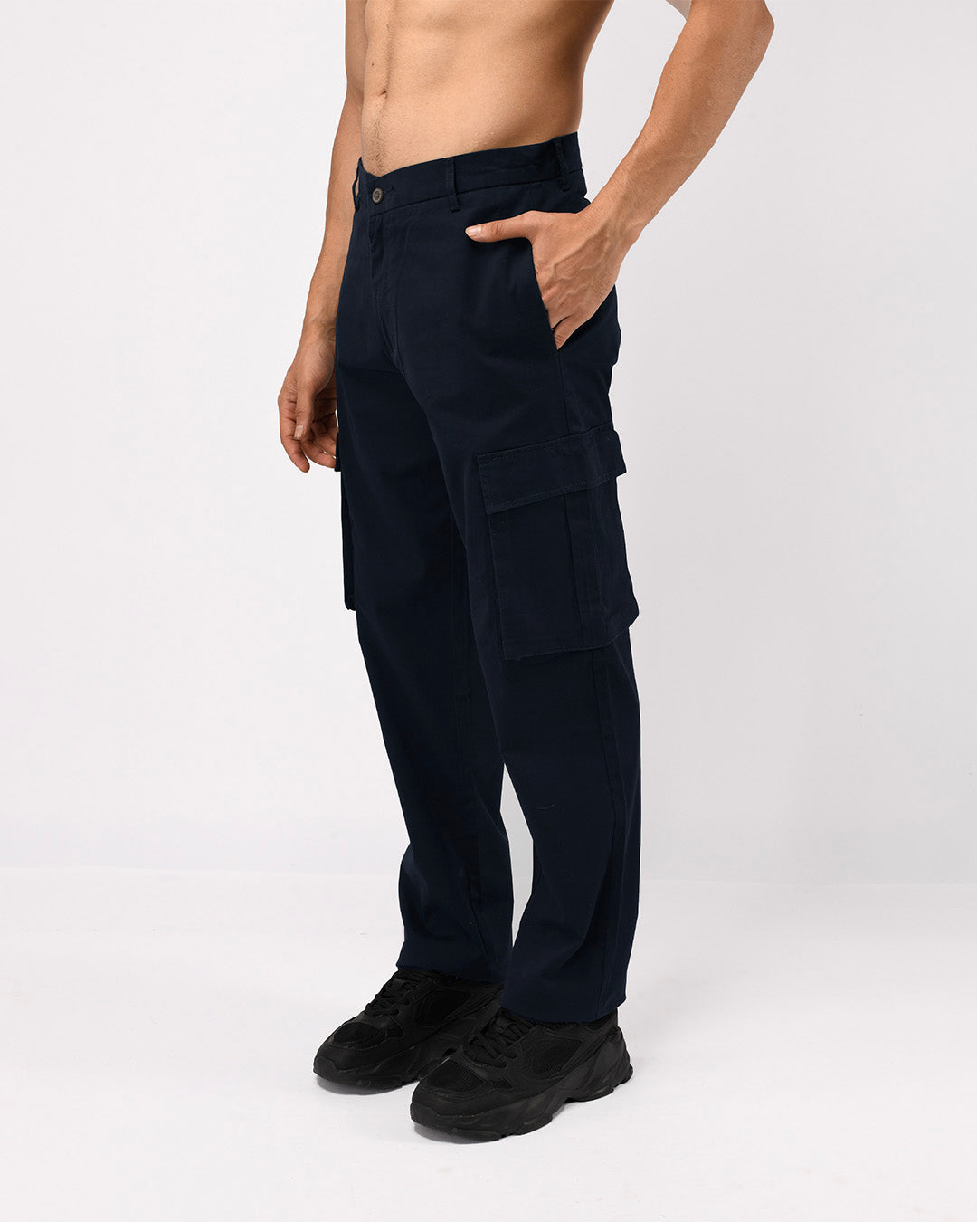 When Should Men Choose Relaxed Cargo Pants Over Tailored Fits?