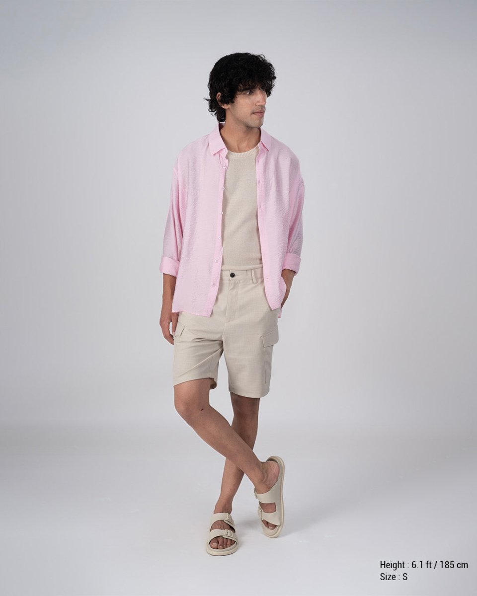 How should the hem length of a relaxed fit shirt be evaluated for proper untucked wear?