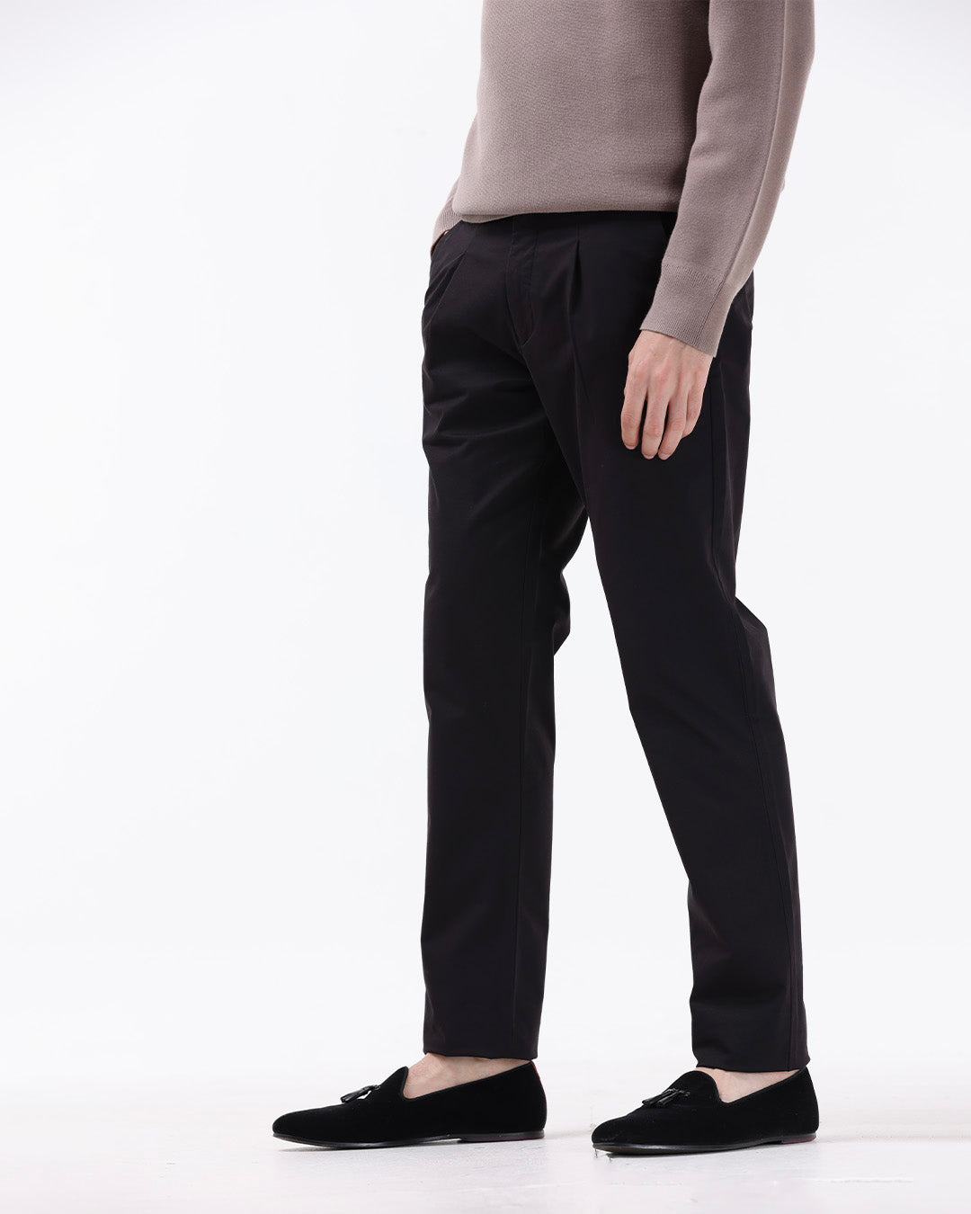Essential Pleated Fine Twill Pants In Black