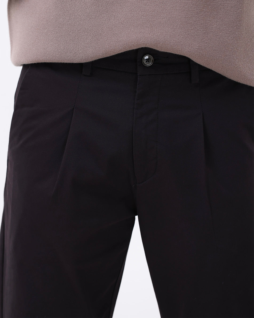 Essential Pleated Fine Twill Pants In Black