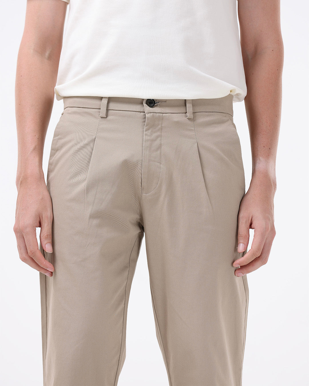 Essential Pleated Fine Twill Pants In Khaki