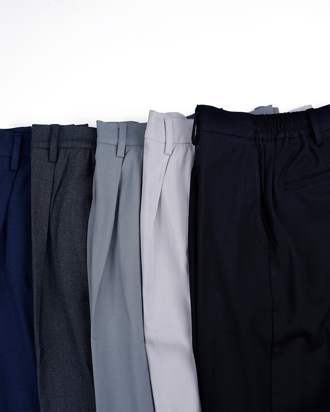 Soft Iron Flexi Relaxed Trouser In Grey