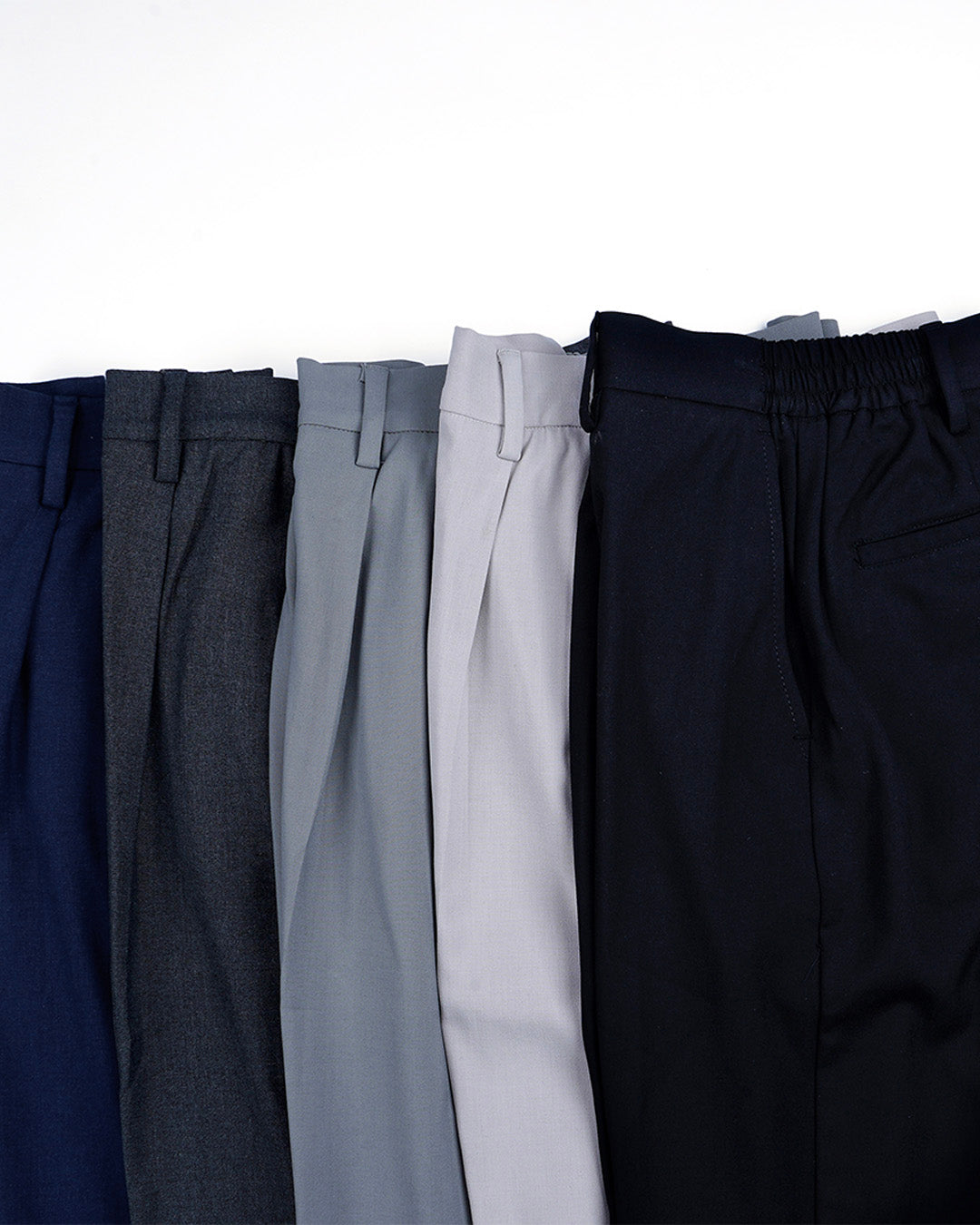 Soft Iron Flexi Relaxed Trouser In Light Grey