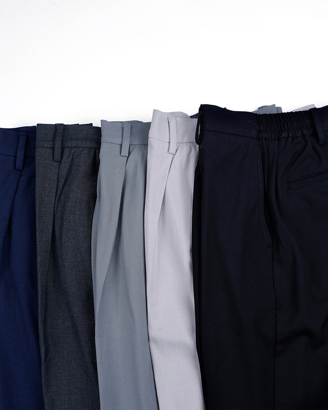 Soft Iron Flexi Relaxed Trouser In Cream