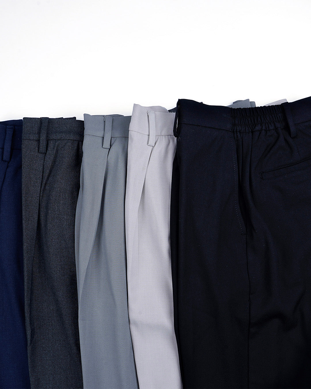 Soft Iron Flexi Relaxed Trouser In Black