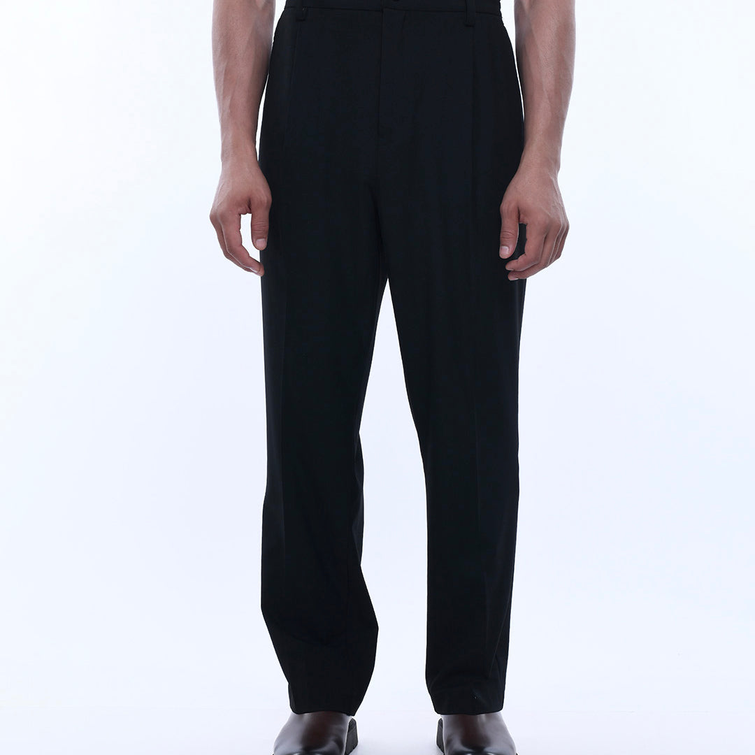 Soft Iron Flexi Relaxed Trouser In Black