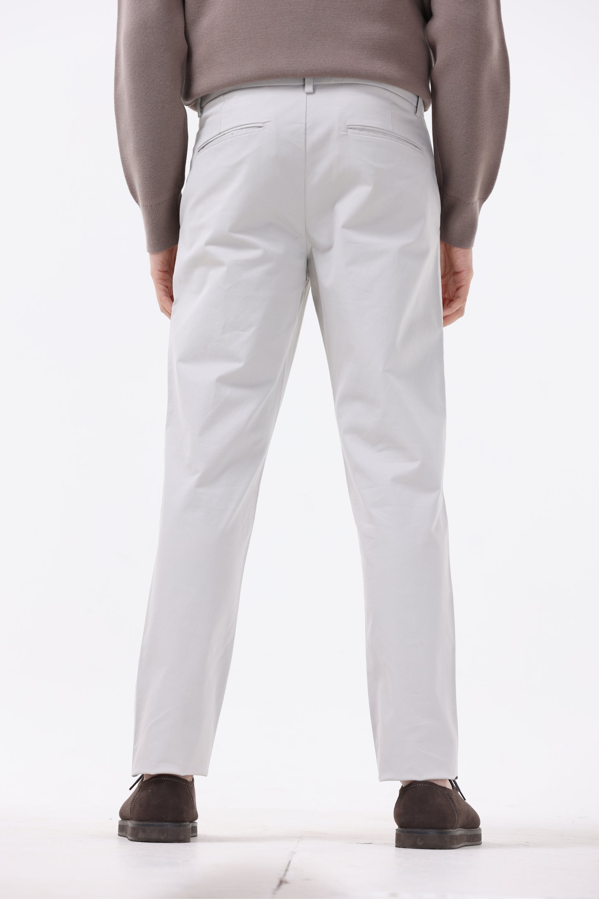 ESSENTIAL PLEATED FINE TWILL PANTS IN POWDER WHITE