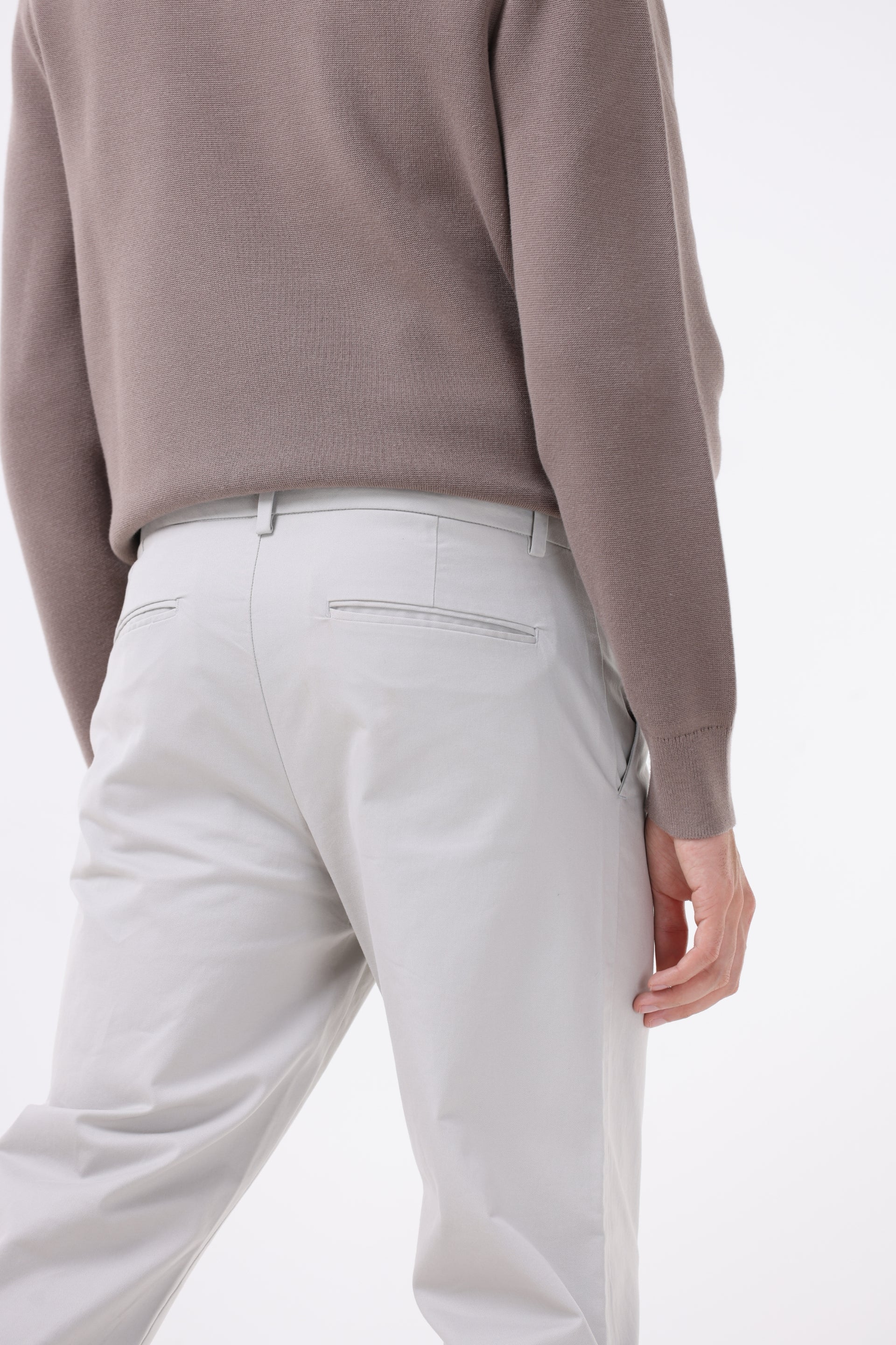 ESSENTIAL PLEATED FINE TWILL PANTS IN POWDER WHITE