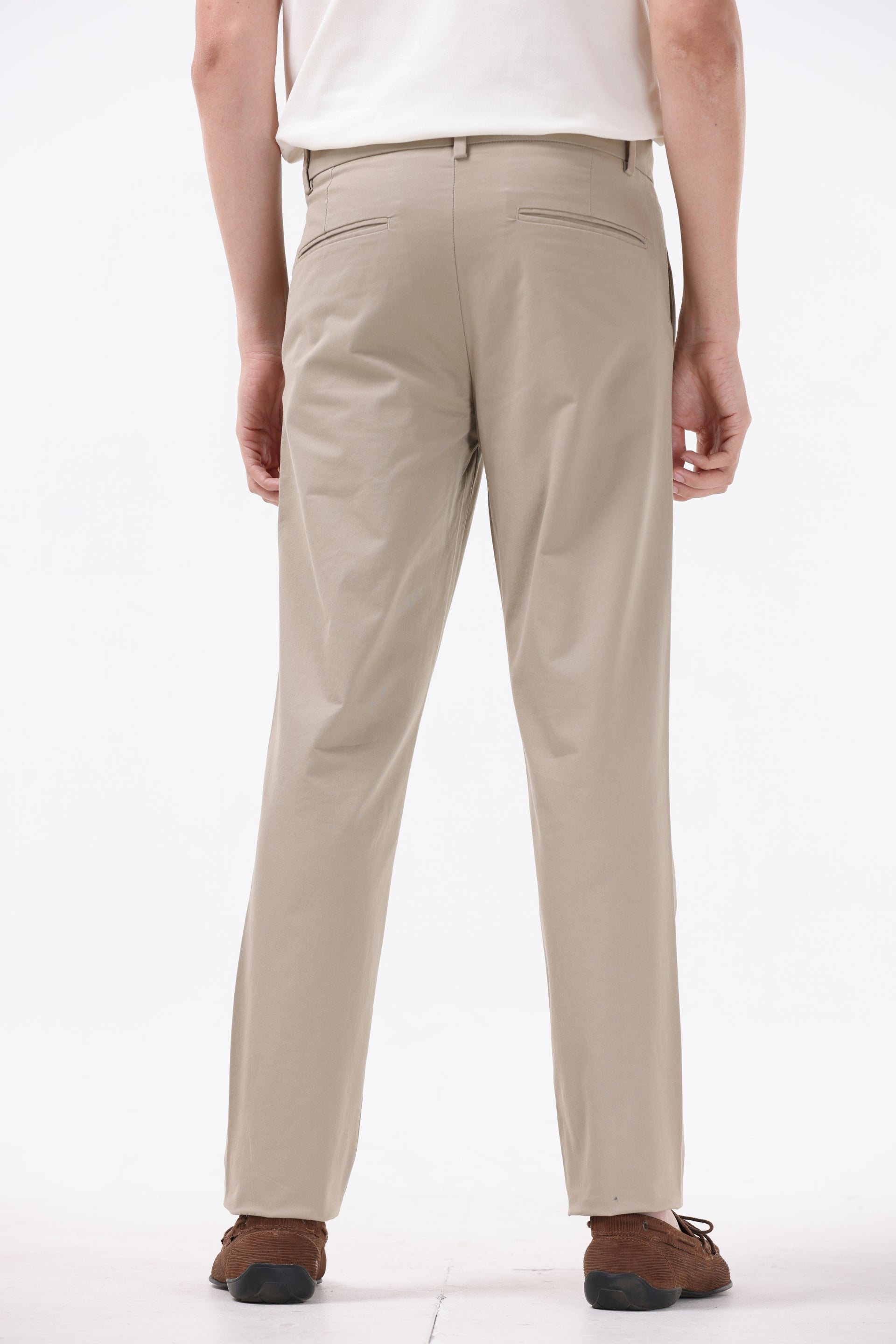 ESSENTIAL PLEATED FINE TWILL PANTS IN KHAKI