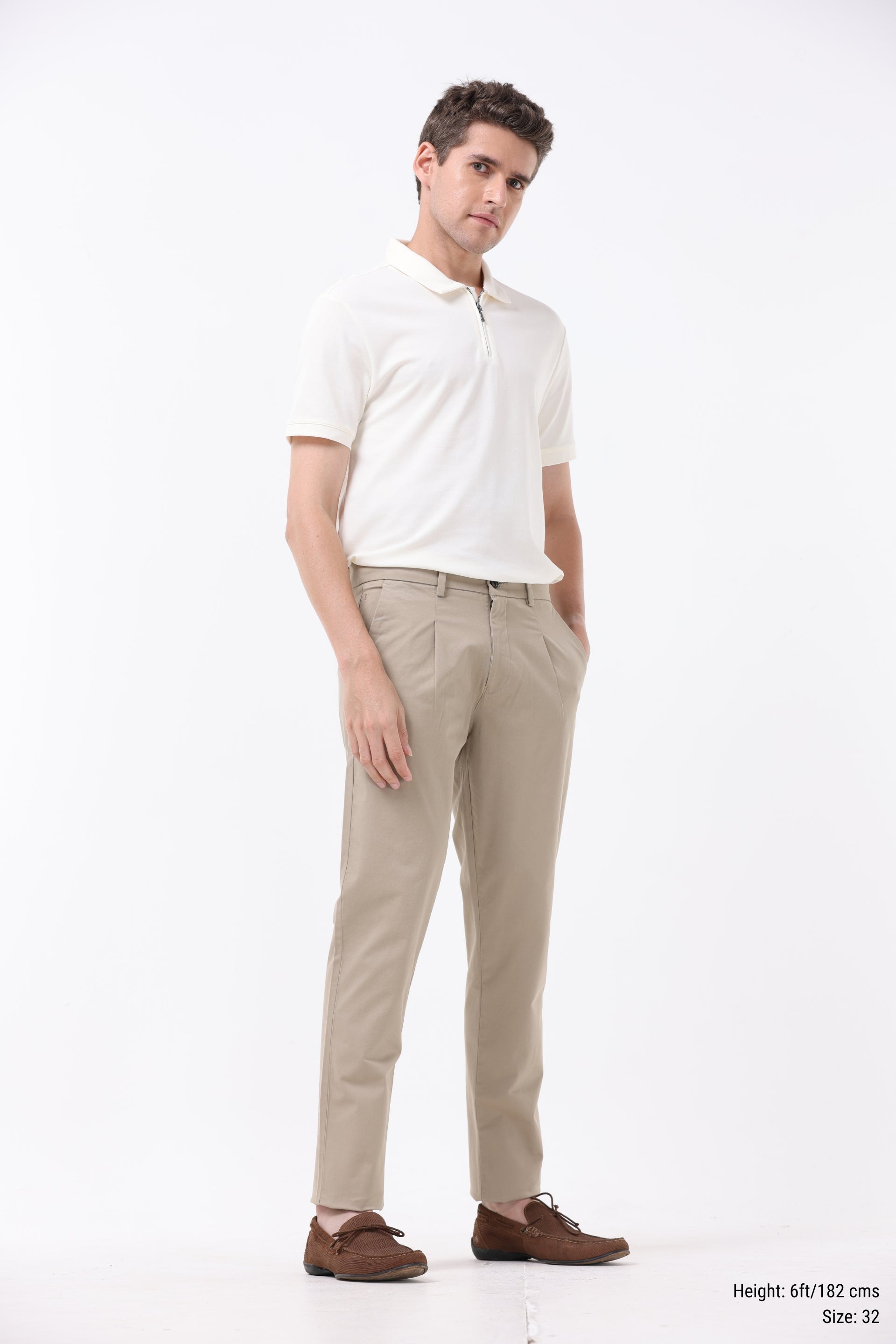 ESSENTIAL PLEATED FINE TWILL PANTS IN KHAKI