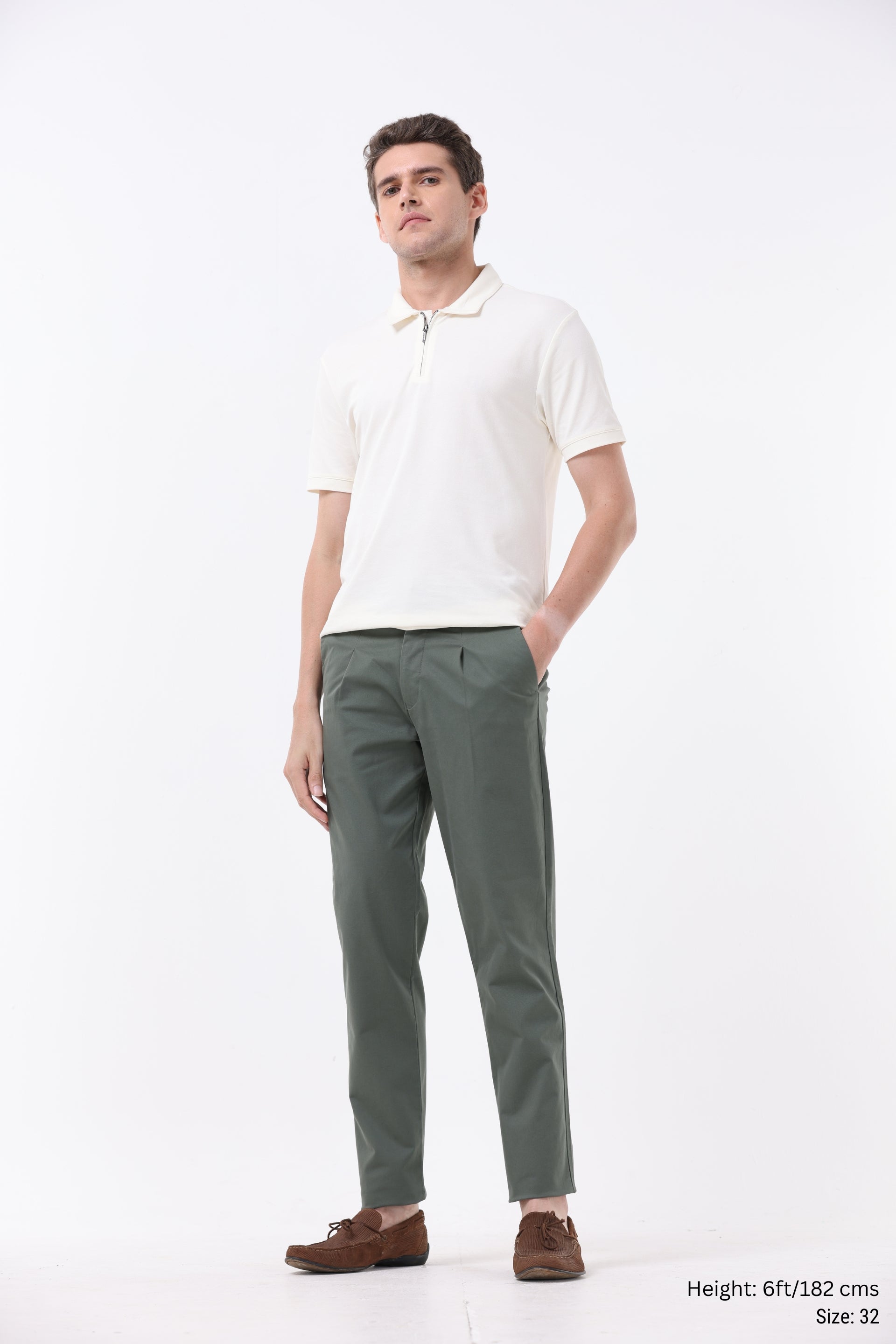 ESSENTIAL PLEATED FINE TWILL PANTS IN OLIVE