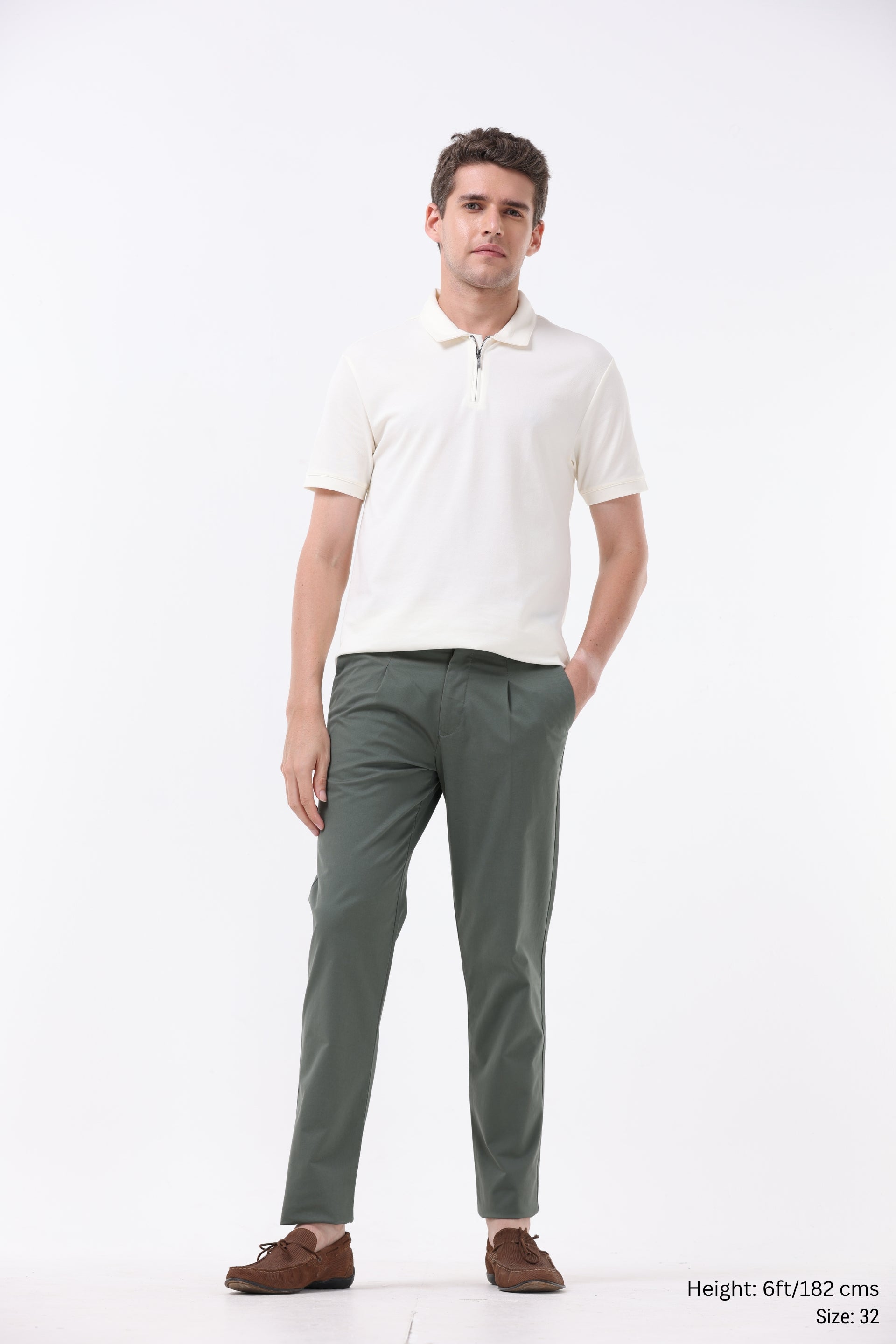 ESSENTIAL PLEATED FINE TWILL PANTS IN OLIVE