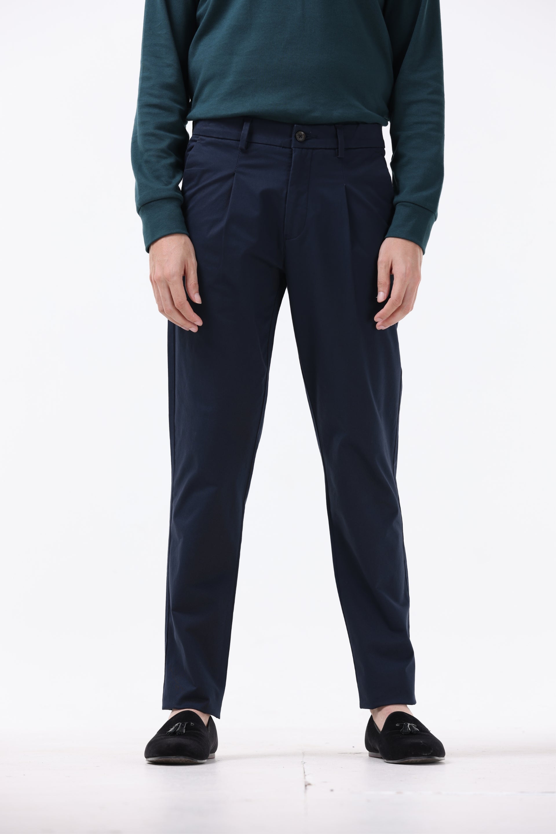 ESSENTIAL PLEATED FINE TWILL PANTS IN NAVY